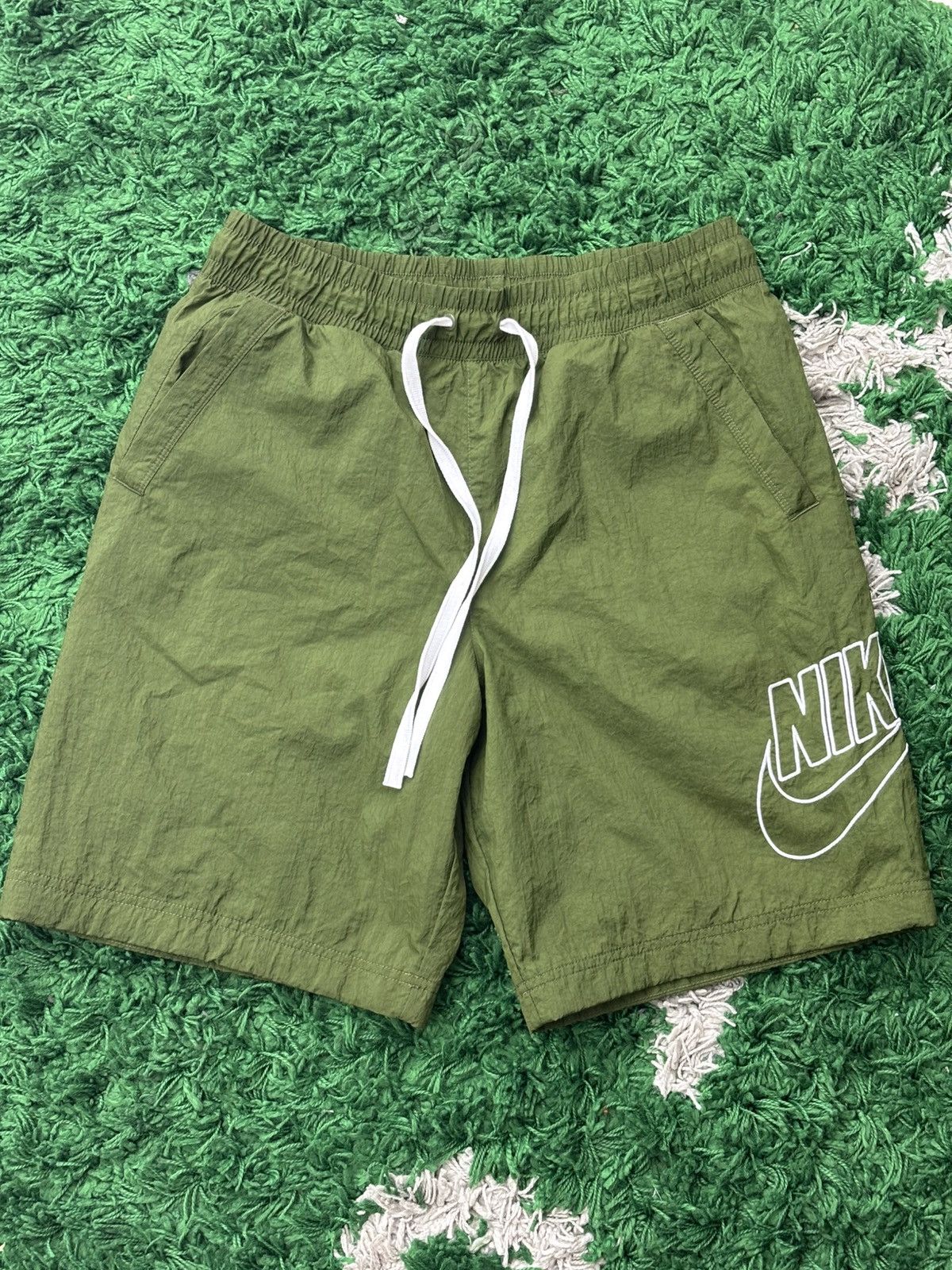 Nike Vintage Nike Nylon shorts size Large Size US 34 / EU 50 - 1 Thumbnail