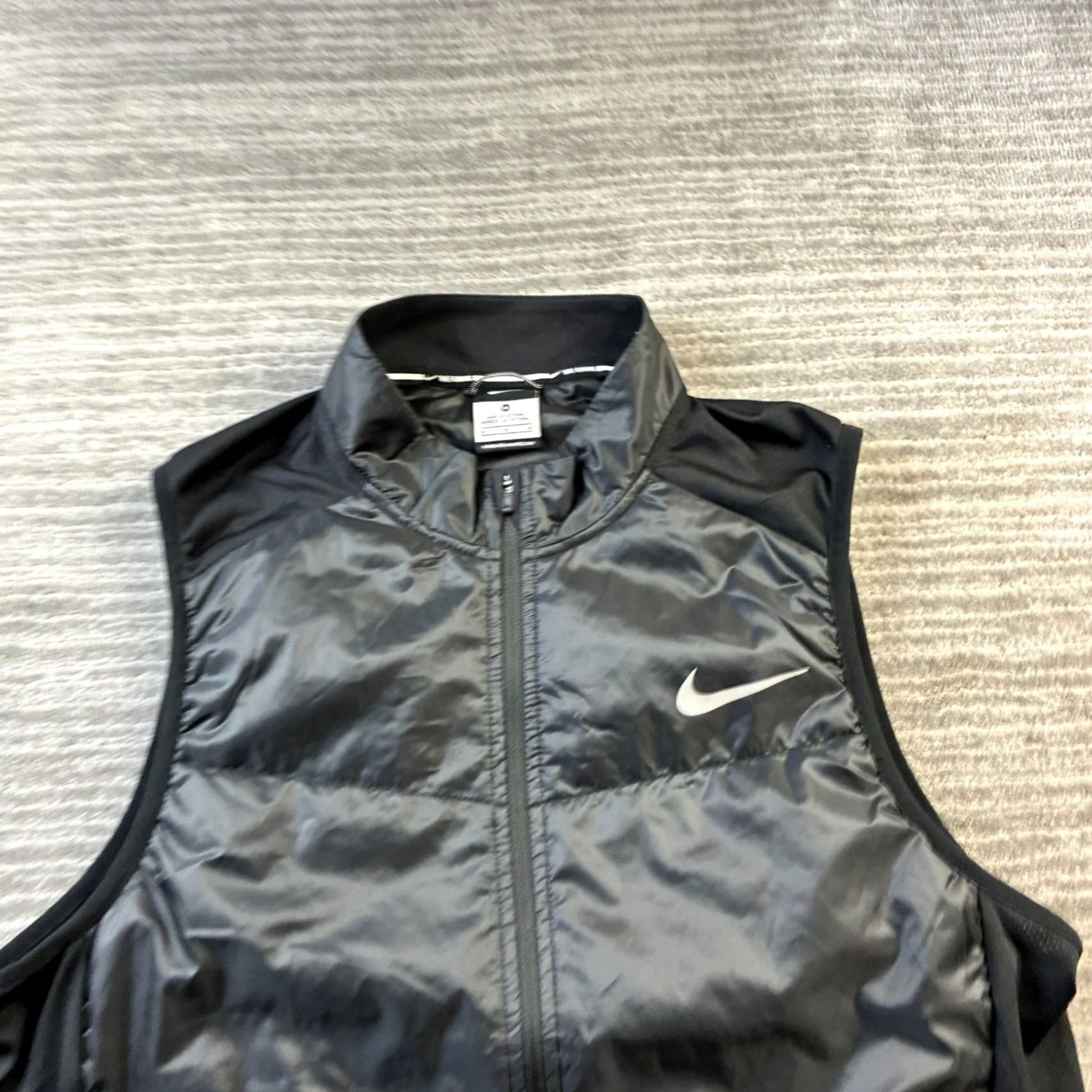 Nike Nike Vest Mens Medium Black Lightweight Insulated Zip Windbreaker Softshell Polyfill Sportswear Size US M / EU 48-50 / 2 - 3 Thumbnail