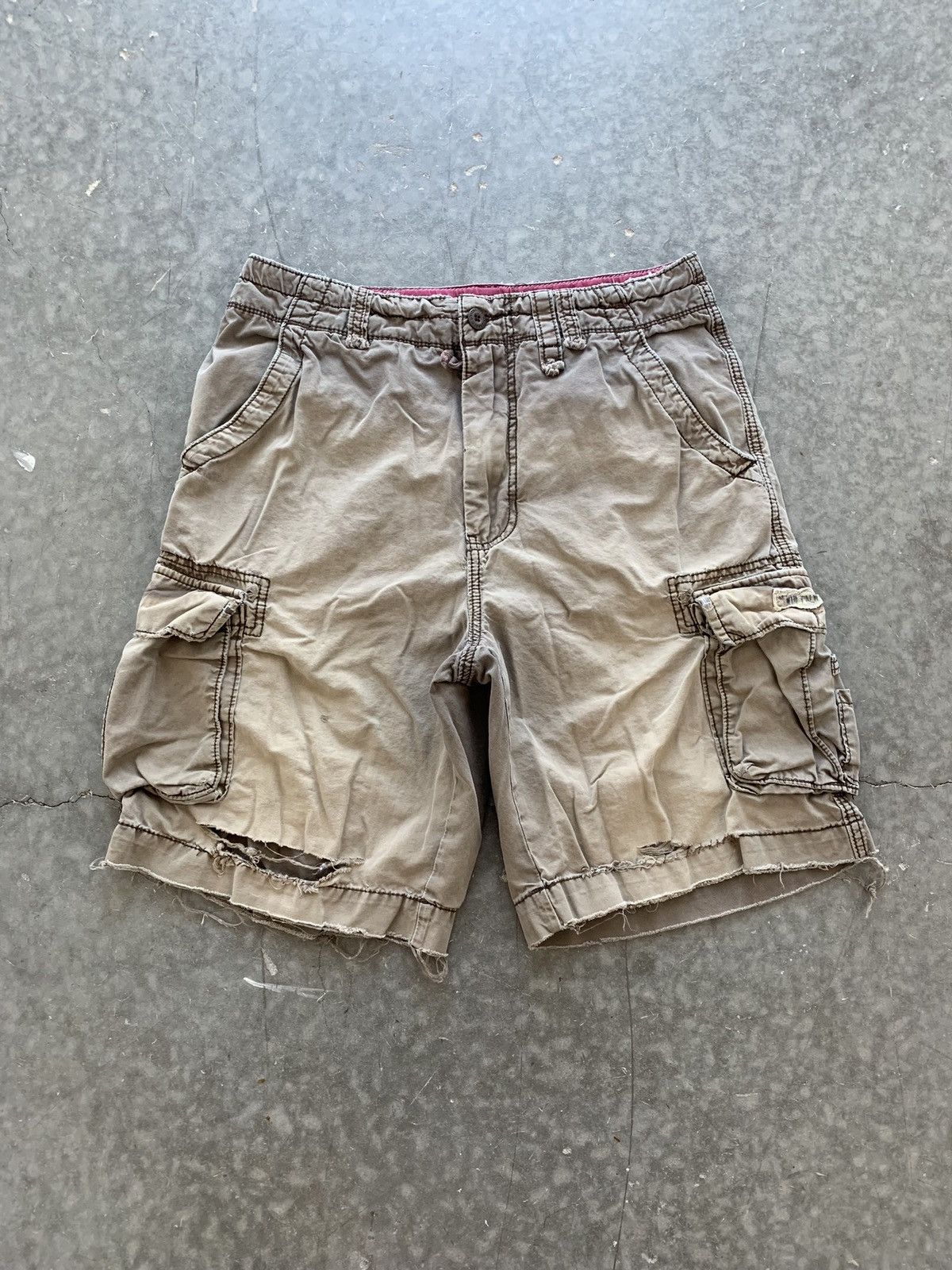 Vintage Vintage Y2K Thrashed Faded Brown Cargo Shorts Size US 32 / EU 48 - 1 Thumbnail