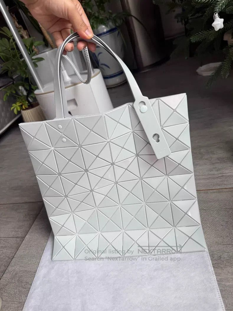 Issey Miyake Issey Miyake Six-Grid Bag, Snow White Size ONE SIZE - 2 Thumbnail