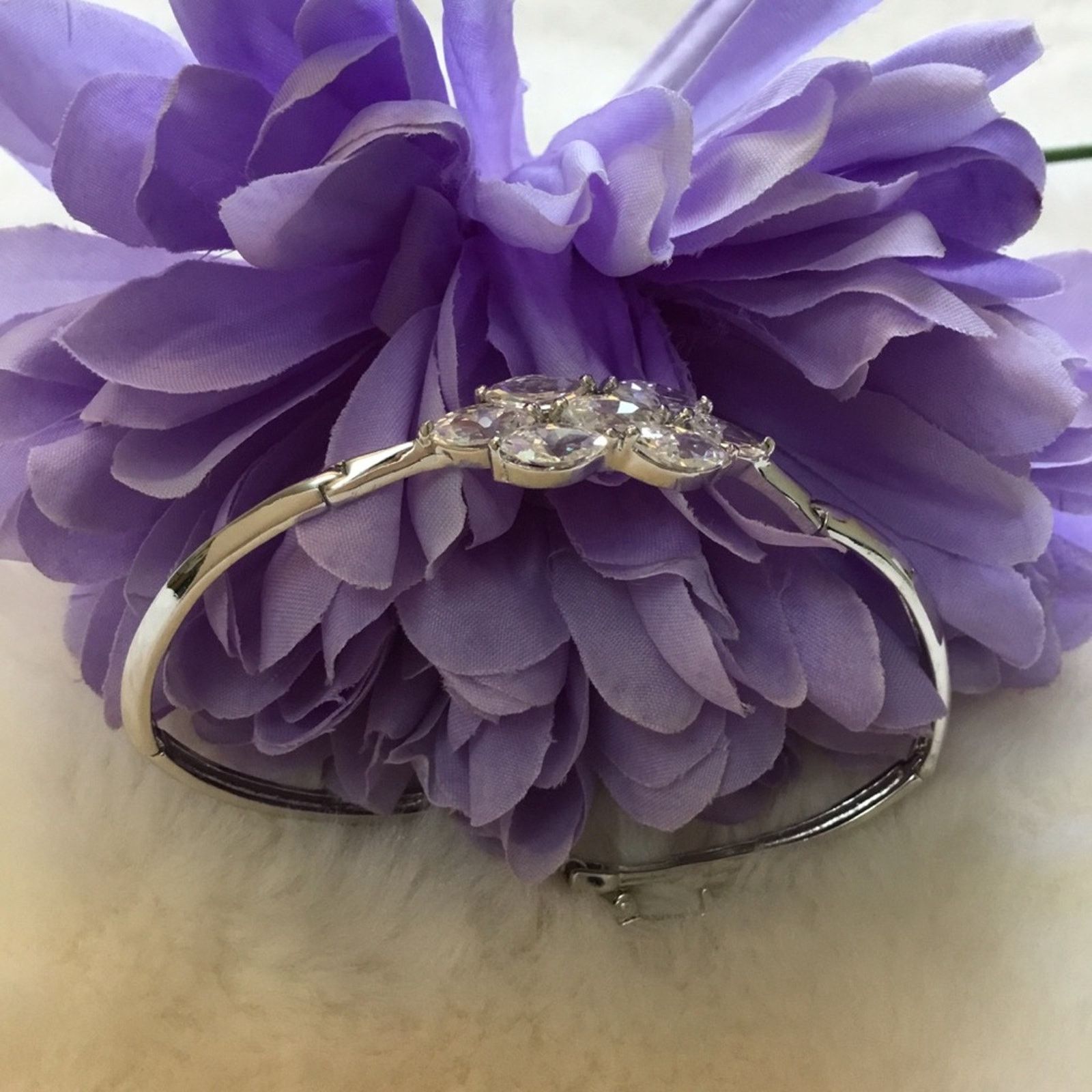 Other Elegant Silver Crystal Flower Bracelet Size ONE SIZE - 12 Thumbnail