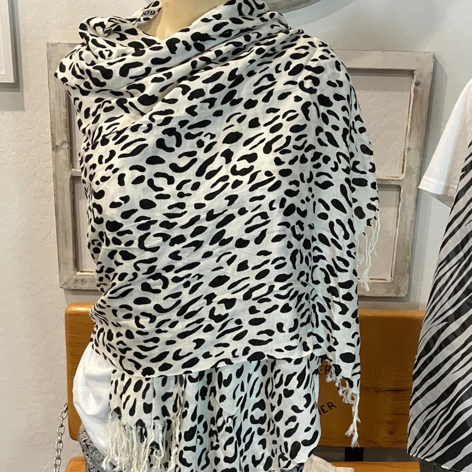 Other Elegant Black and White Leopard Print Scarf Size ONE SIZE - 1 Thumbnail