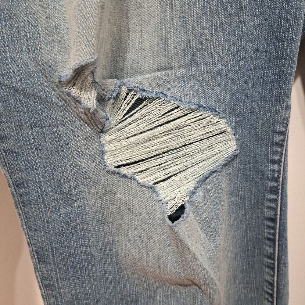 Other Torrid Boyfriend Straight Vintage Stretch Distressed Mid Rise Jean Size 26 Tall Size 24" / US 00 / IT 34 - 10 Thumbnail