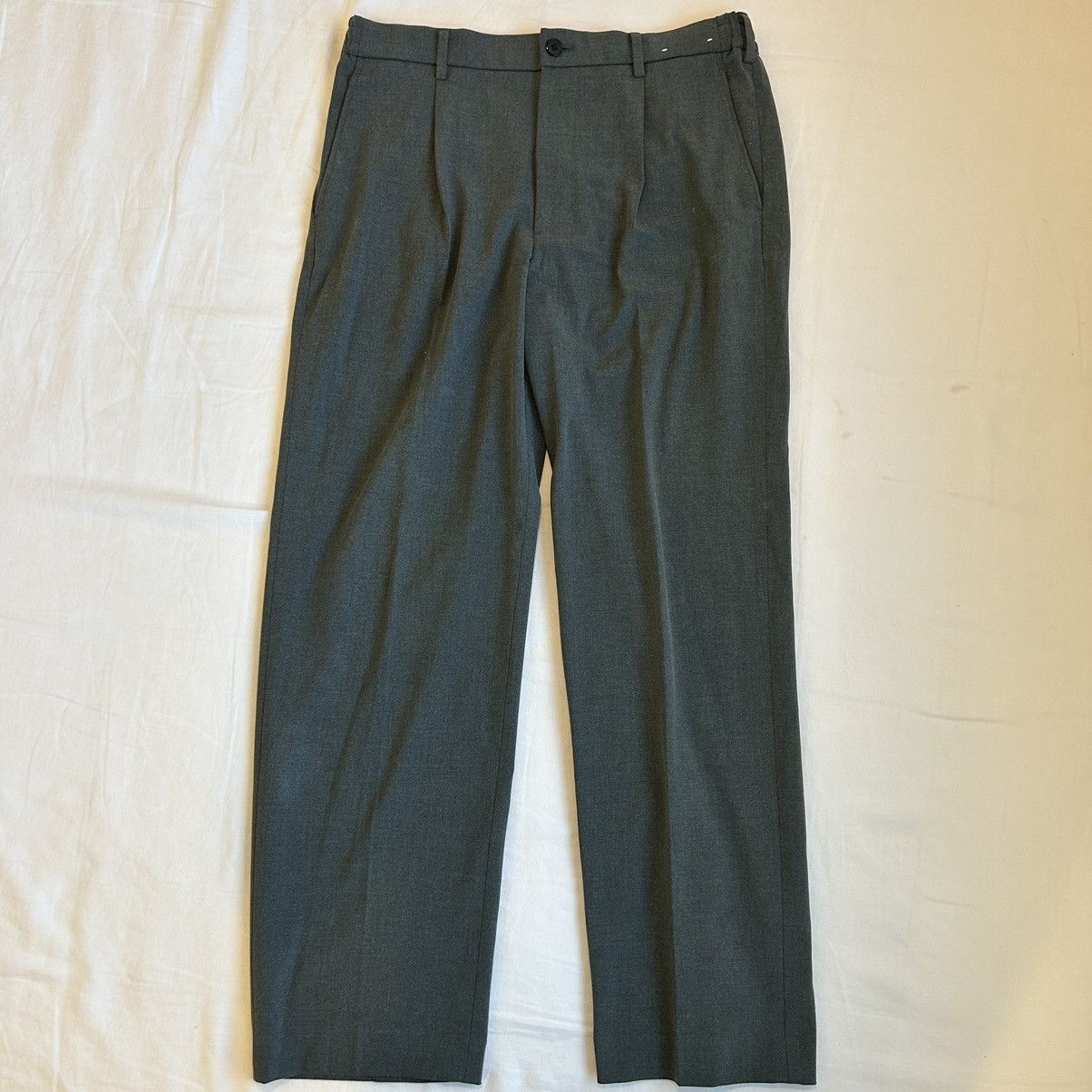 Uniqlo Uniqlo Pleated Wide Pants Size US 34 / EU 50 - 2 Thumbnail