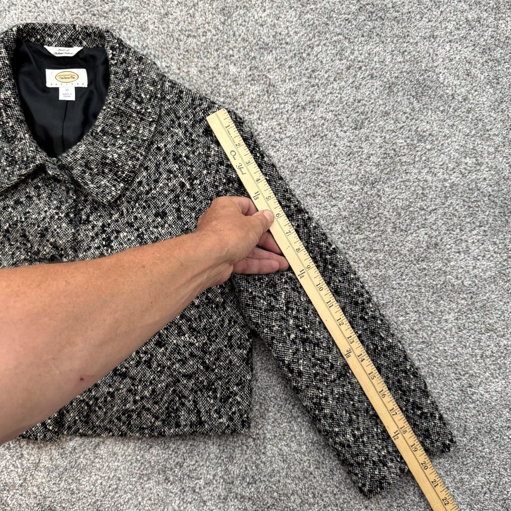 Talbots VINTAGE Talbots Blazer Petite 10 Wool Tweed Herringbone Gray 90s Y2K Classic Preppy Womens Size L / US 10 / IT 46 - 4 Thumbnail