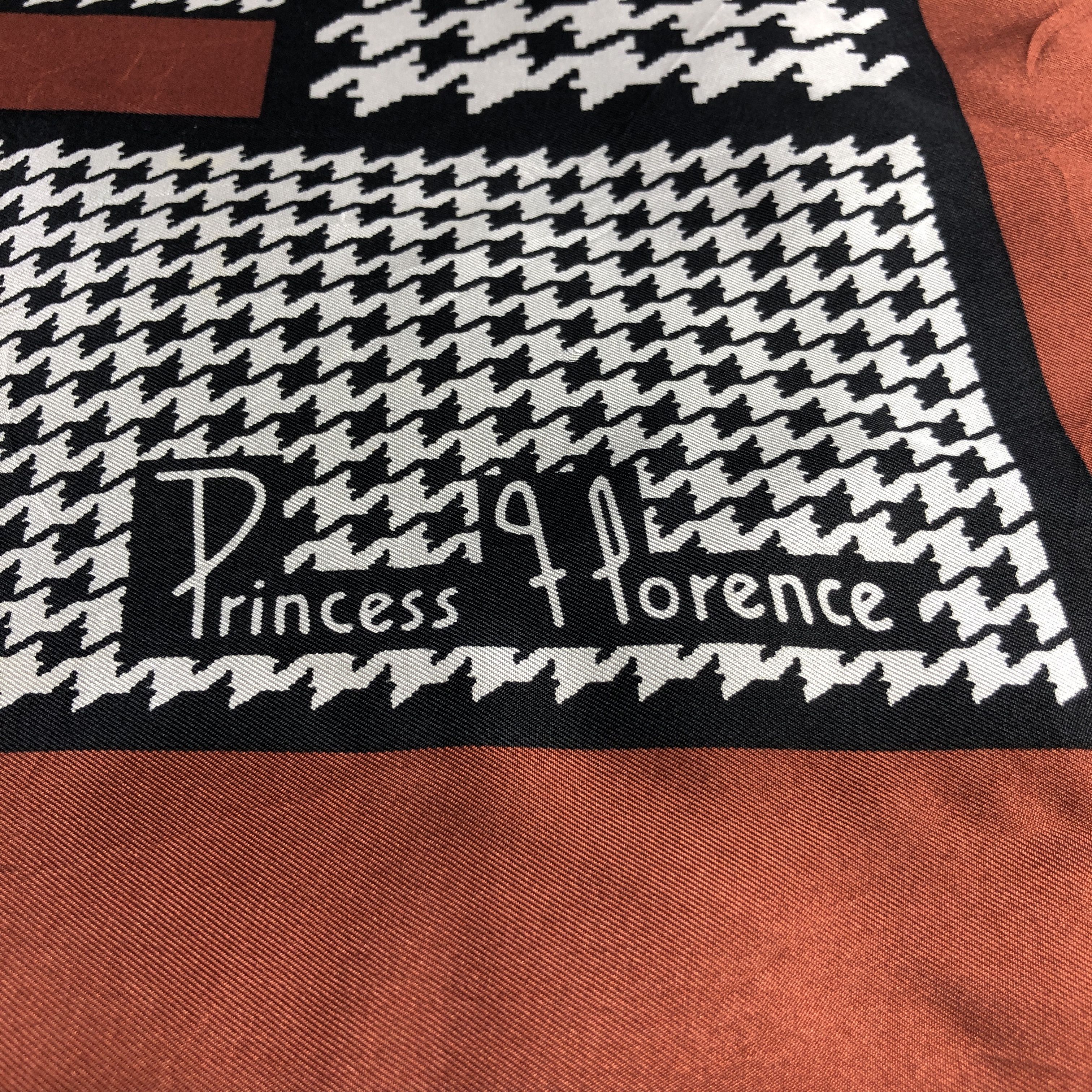 Japanese Brand Princess Florance Hand Rolled Houndstooth Silk Scarf M1060 Size ONE SIZE - 4 Thumbnail