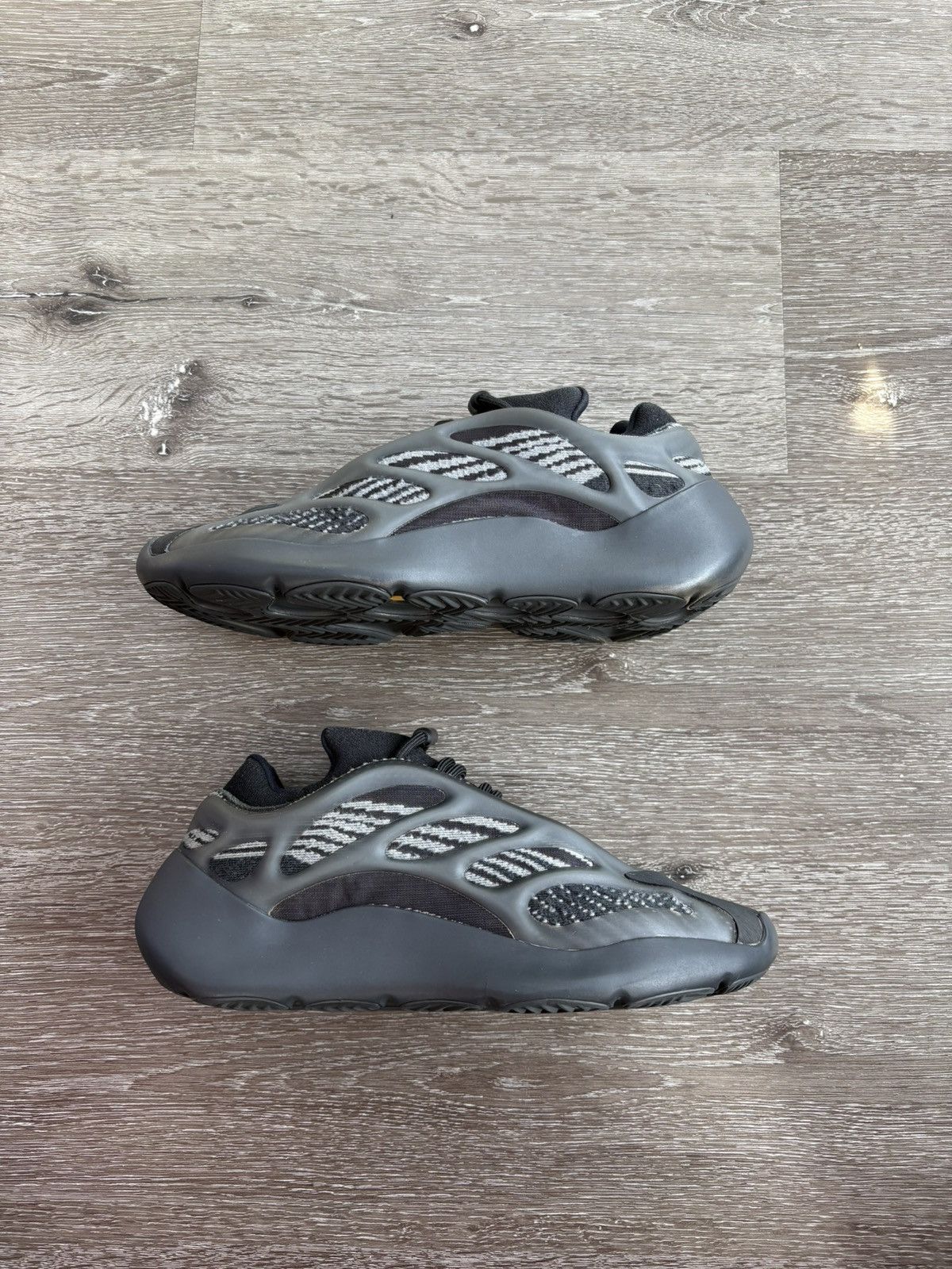 Yeezy Adidas Yeezy 700 V3 “Dark Glow” **PRE-OWNED** REP. BOX Size US 7.5 / EU 40-41 - 1 Thumbnail
