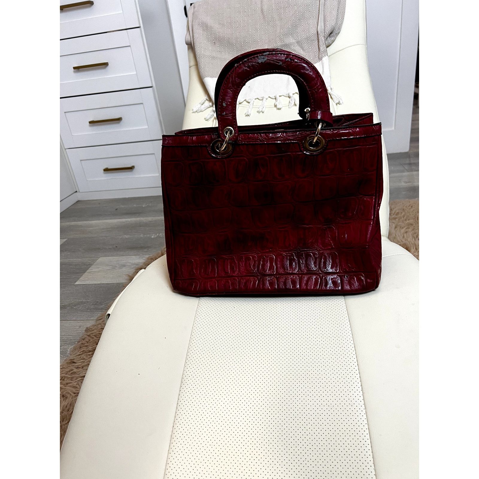 Other Red Croc Embossed Structured Purse Gold Size ONE SIZE - 1 Thumbnail