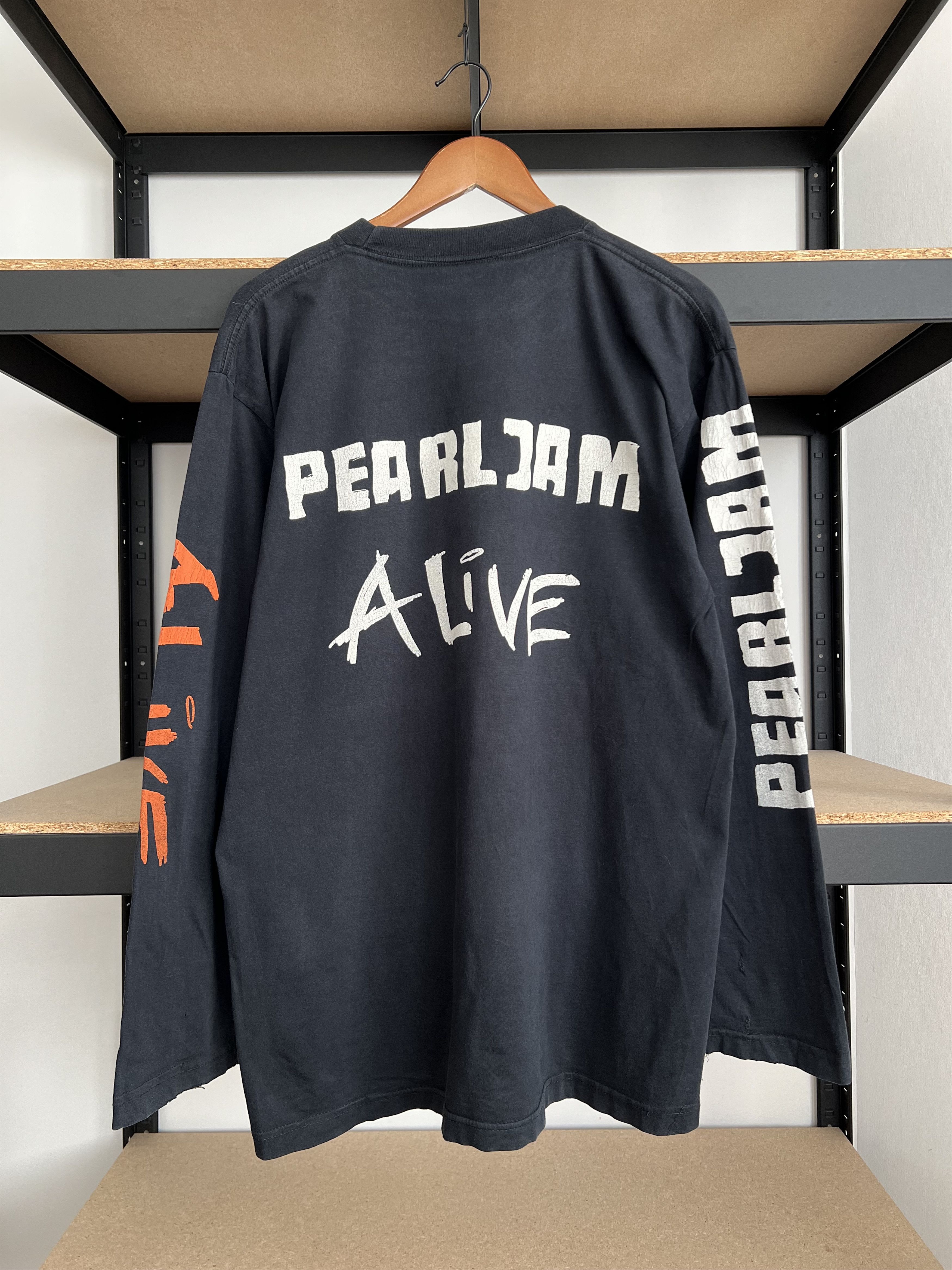 Band Tees Vintage 90s Pearl Jam Alive Black Long Sleeve T-shirt Size US XL / EU 56 / 4 - 2 Thumbnail