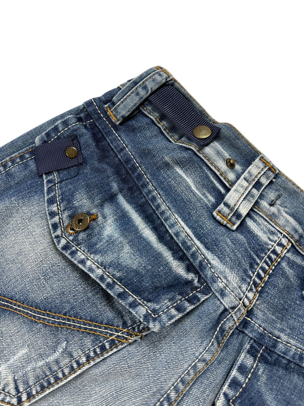 Dolce & Gabbana × Vintage Vintage Y2K Dolce & Gabbana Denim Cargo Shorts Size US 30 / EU 46 - 16 Thumbnail