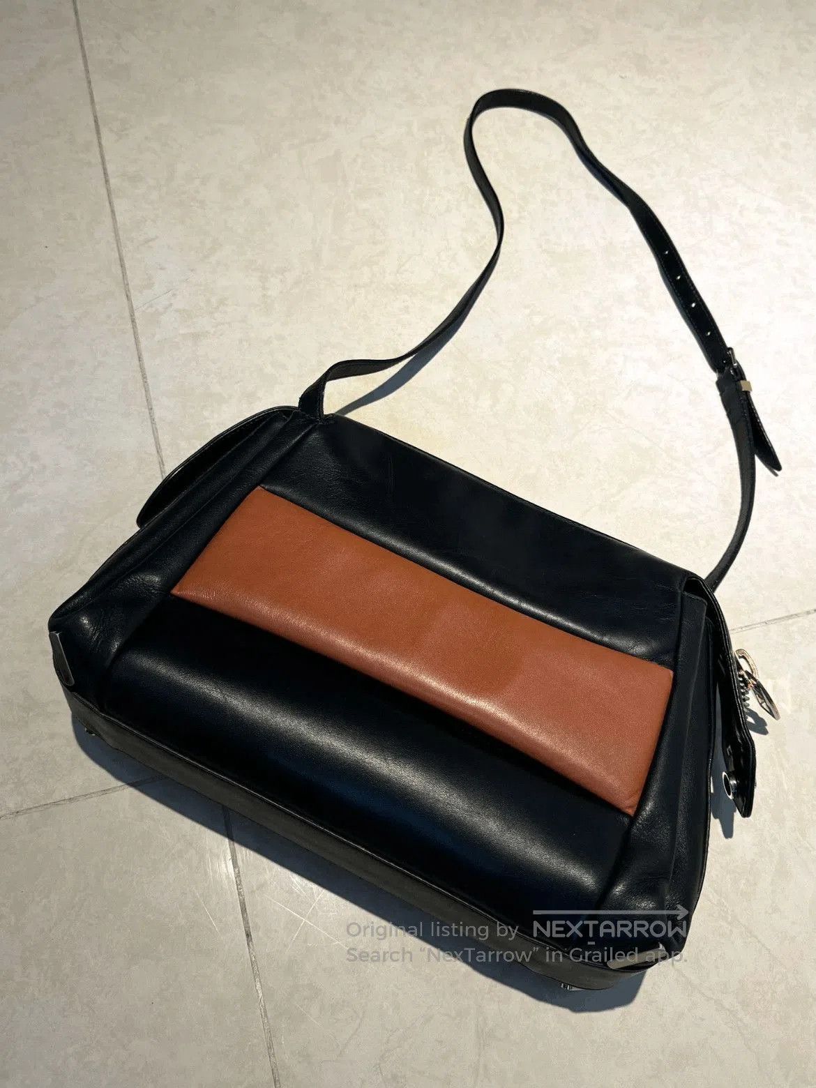 Balenciaga Balenciaga Joint Leather Shoulder Bag. Size ONE SIZE - 1 Thumbnail