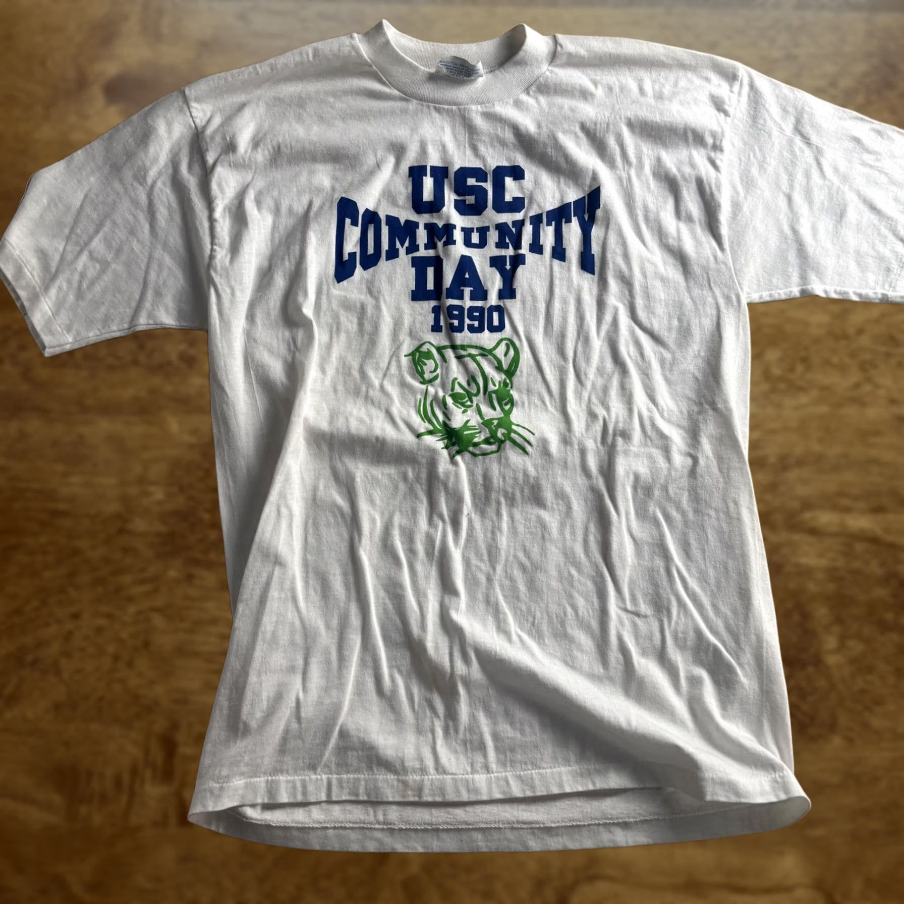 Vintage VINTAGE USC Community Day 1990 Shirt Mens Medium White College Graphic T-Shirt Size US M / EU 48-50 / 2 - 1 Thumbnail