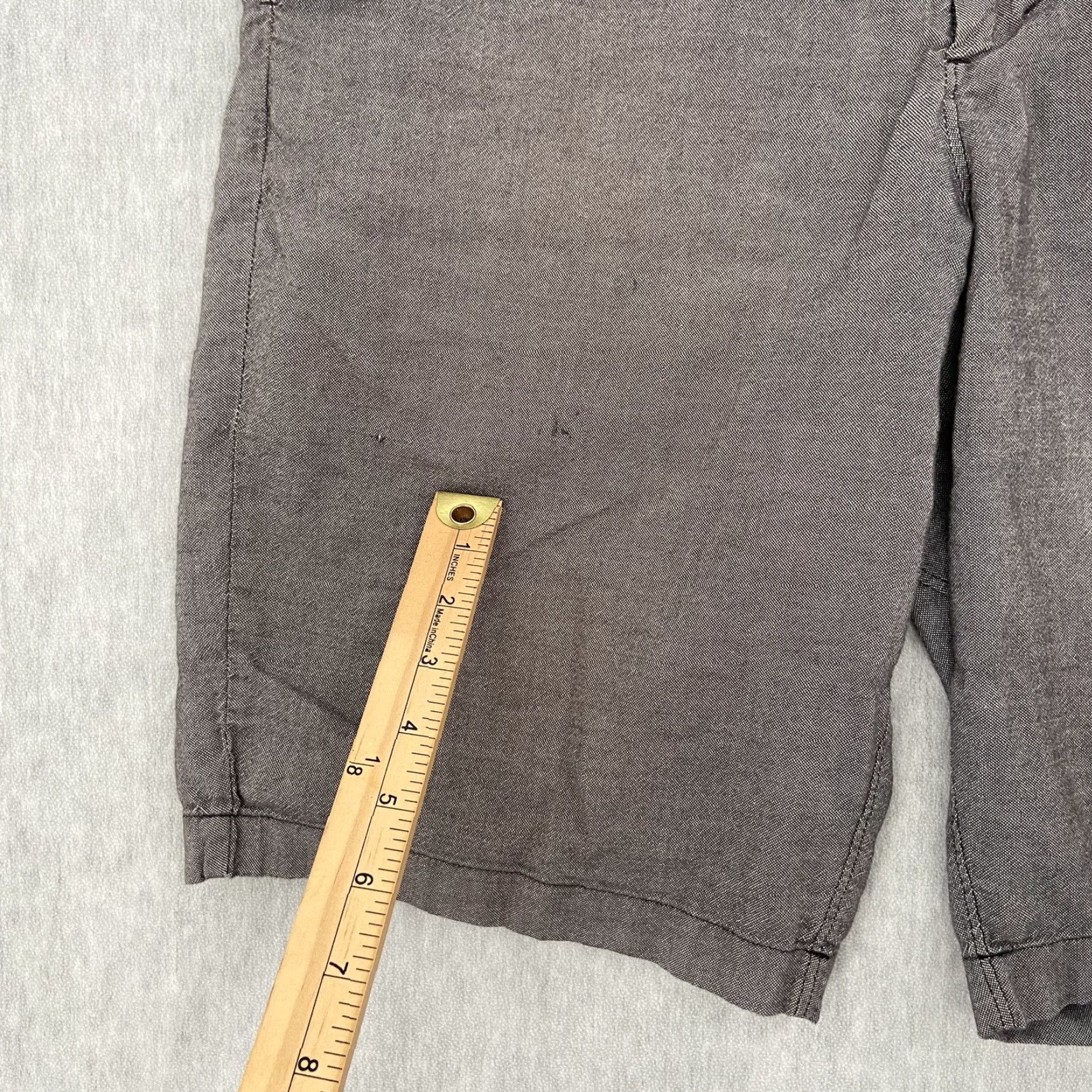 Lululemon Lululemon Shorts Mens 34 Gray Commission Classic Side Pocket Logo Chino Casual Mens Size US 34 / EU 50 - 7 Thumbnail