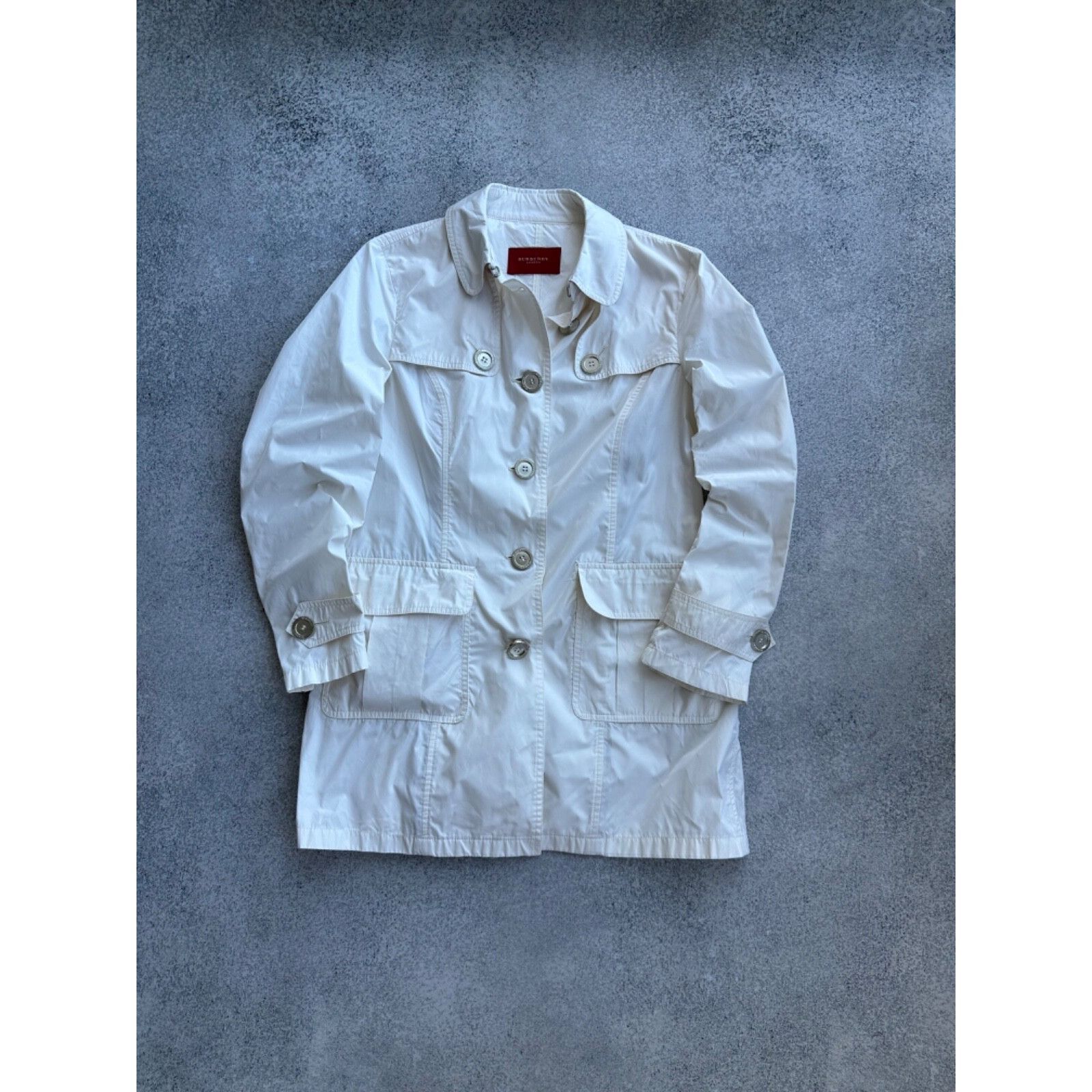 Burberry VTG Burberry Red Label White Woman Trench Coat Size M / US 6-8 / IT 42-44 - 1 Thumbnail