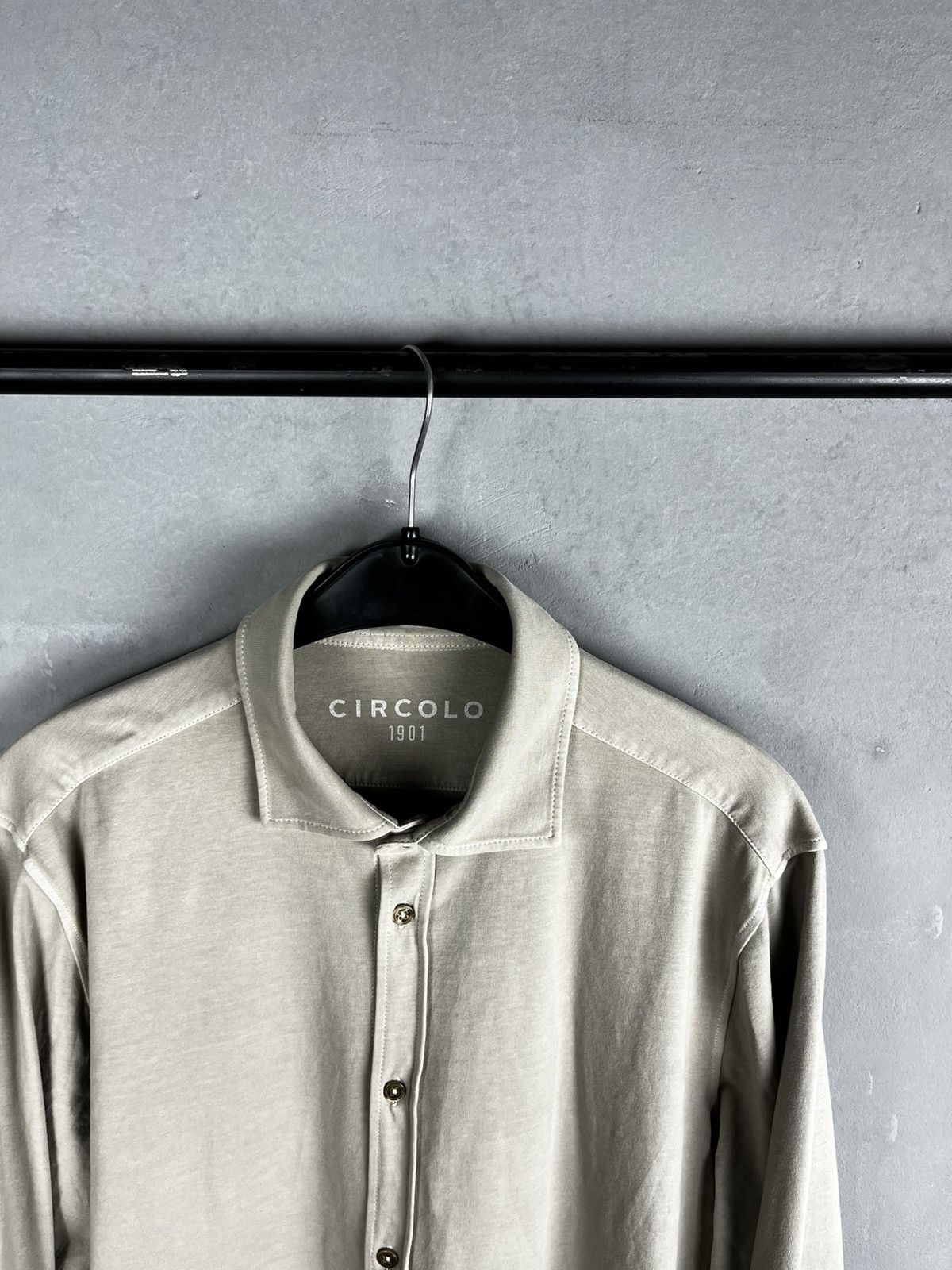 Circolo 1901 CIRCOLO 1901 MENS CLASSIC SOLID COTTON BLEND BUTTON SHIRT Size US XL / EU 56 / 4 - 2 Thumbnail