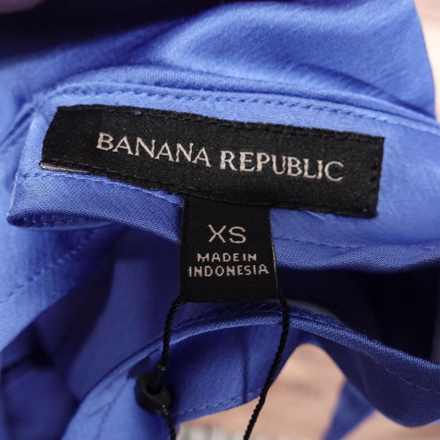 Banana Republic Banana Republic Tank Top Womens XS Blue Sleeveless V Neck Camisole Camisole Tank Top Women XS Blue V-Neck Lightweight Sleeveless Camisole Bag? Size XS / US 0-2 / IT 36-38 - 5 Thumbnail