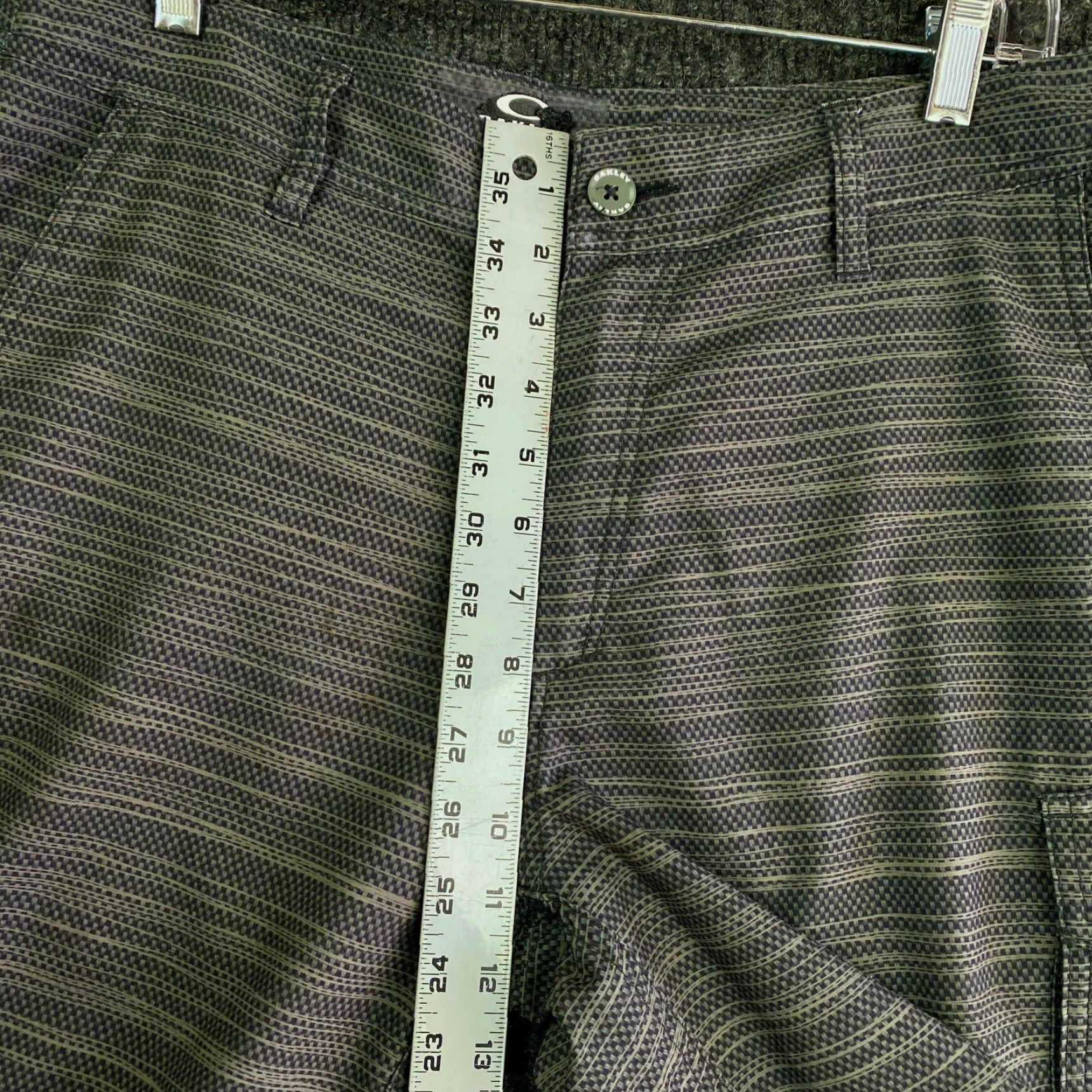 Oakley VINTAGE Oakley Board Shorts Bottom 33 Men Green Black SnakeSkin 90s Surfing Quick Dry Geometric Pattern Swim Trunks Size US 33 - 7 Thumbnail