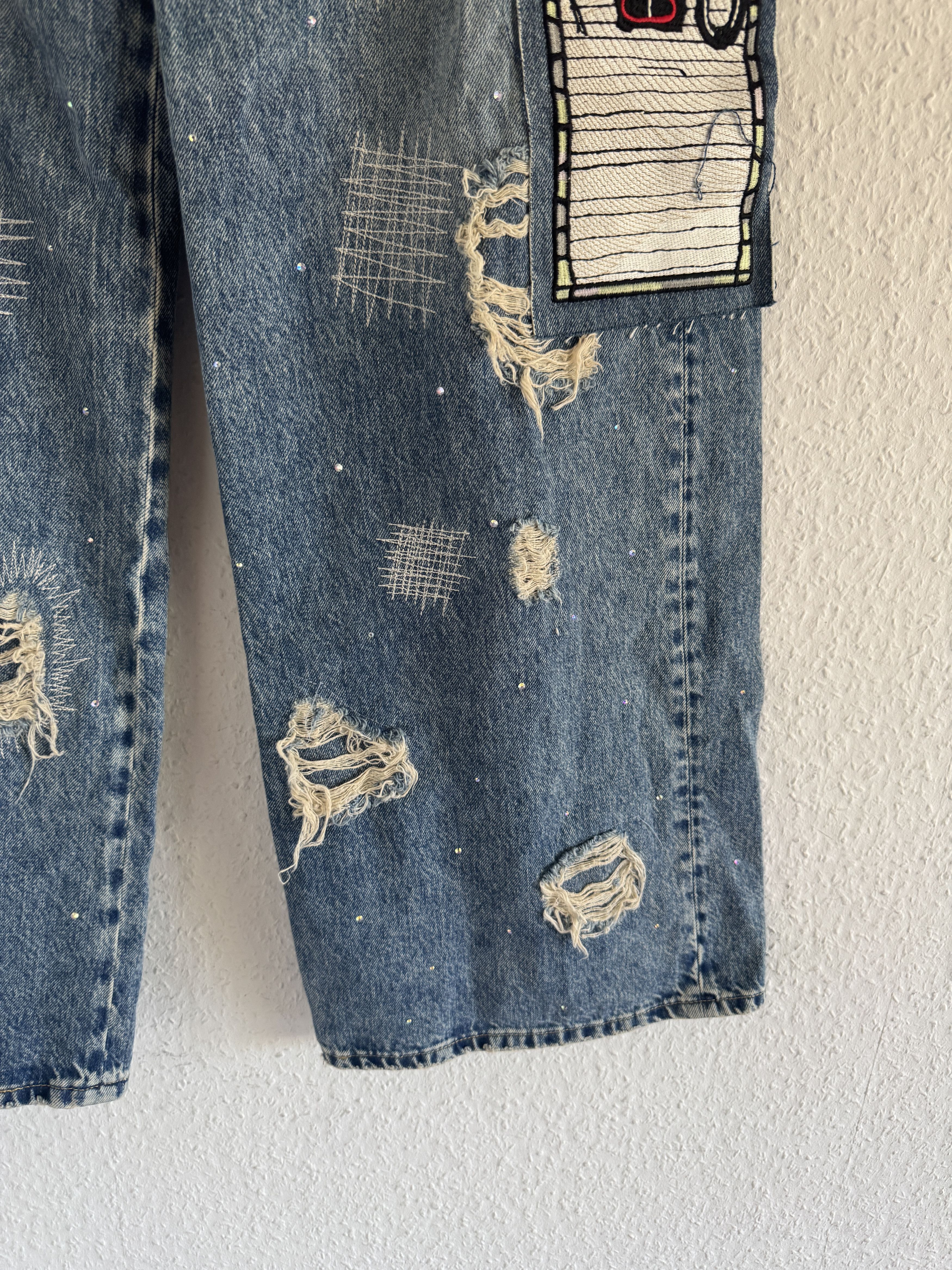 H&M × Jean-Michel Basquiat × Who Decides War Distressed rhinestone graphic jeans Size US 27 - 5 Thumbnail