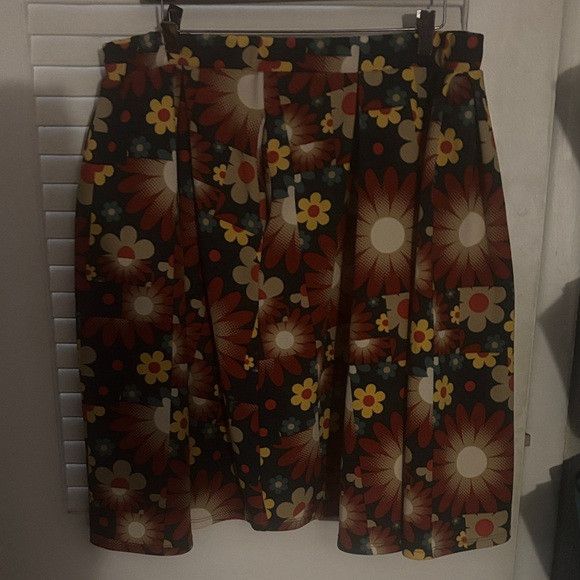 Other LulaRoe Retro Floral Pleated Skirt Green/Red 3XL Size 34" / US 12 / IT 48 - 3 Thumbnail