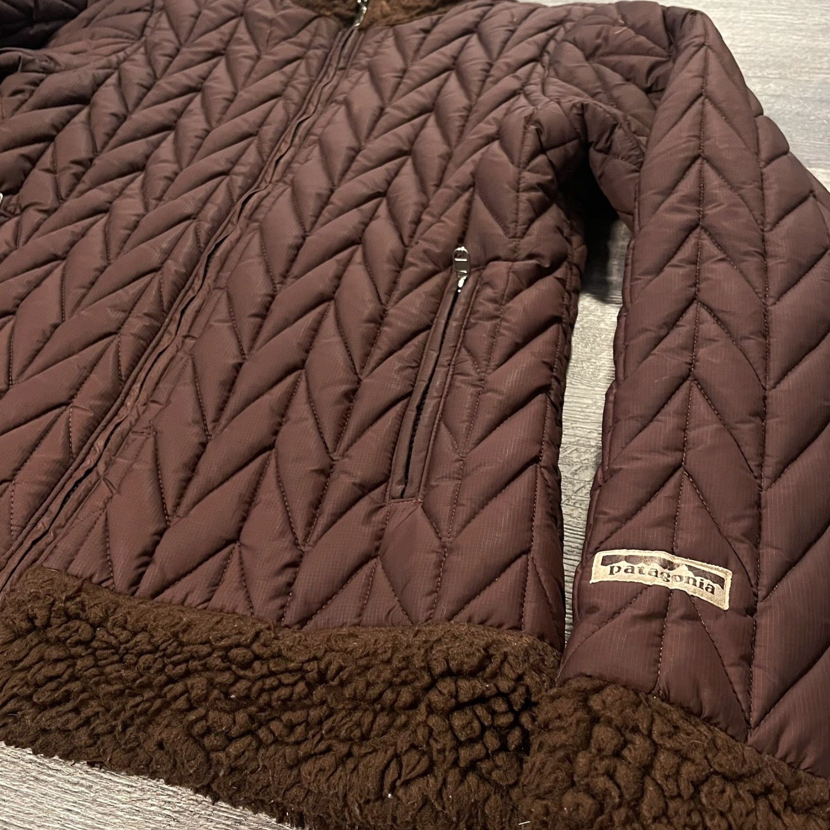 Patagonia VINTAGE Patagonia Quilted Jacket Sherpa Trim Jacket Burgundy Brown USA Made Size S / US 4 / IT 40 - 3 Thumbnail