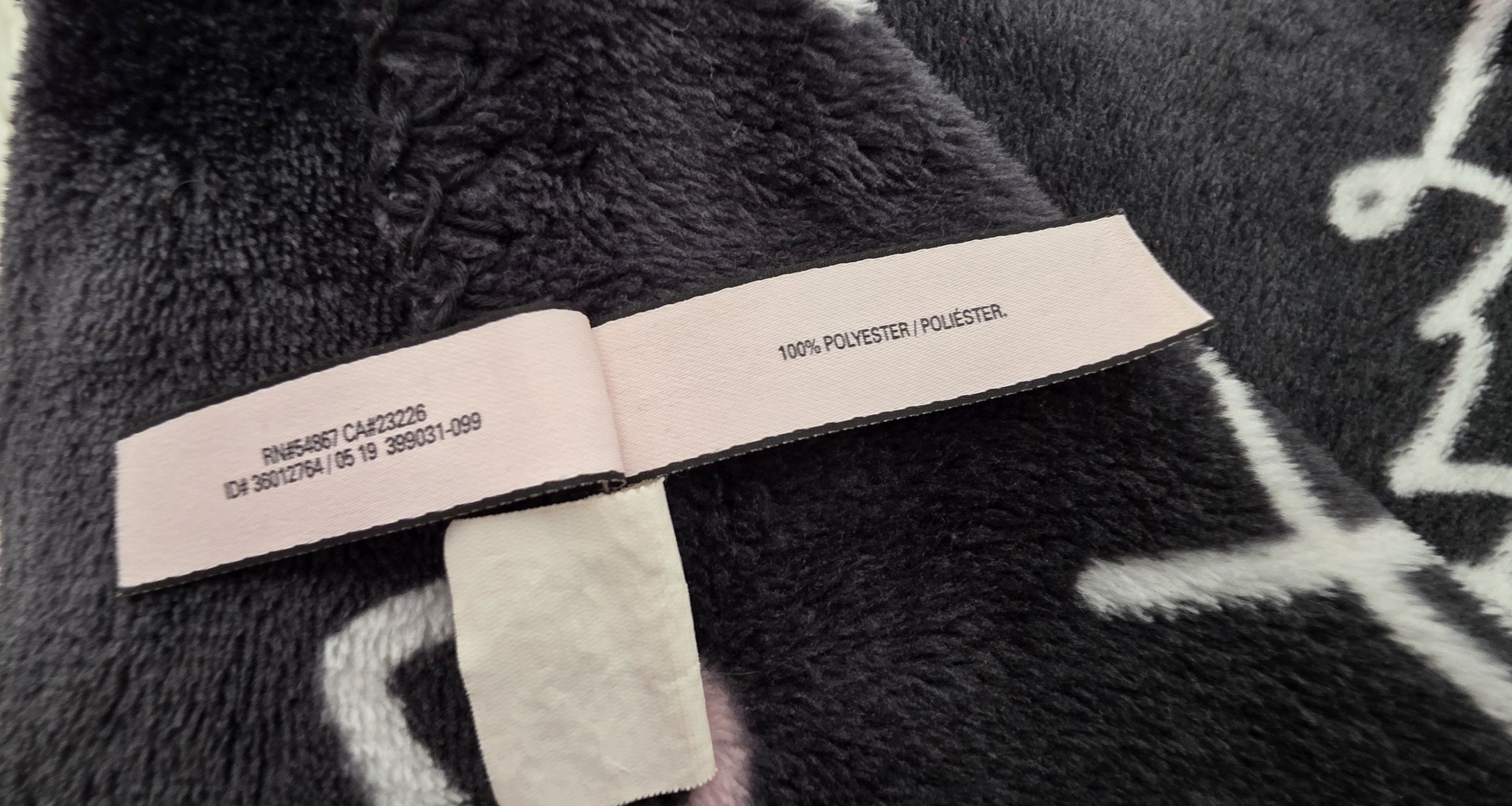 Victoria's Secret Victoria's Secret Signature Logo Blanket Limited 50x60 Size ONE SIZE - 5 Thumbnail