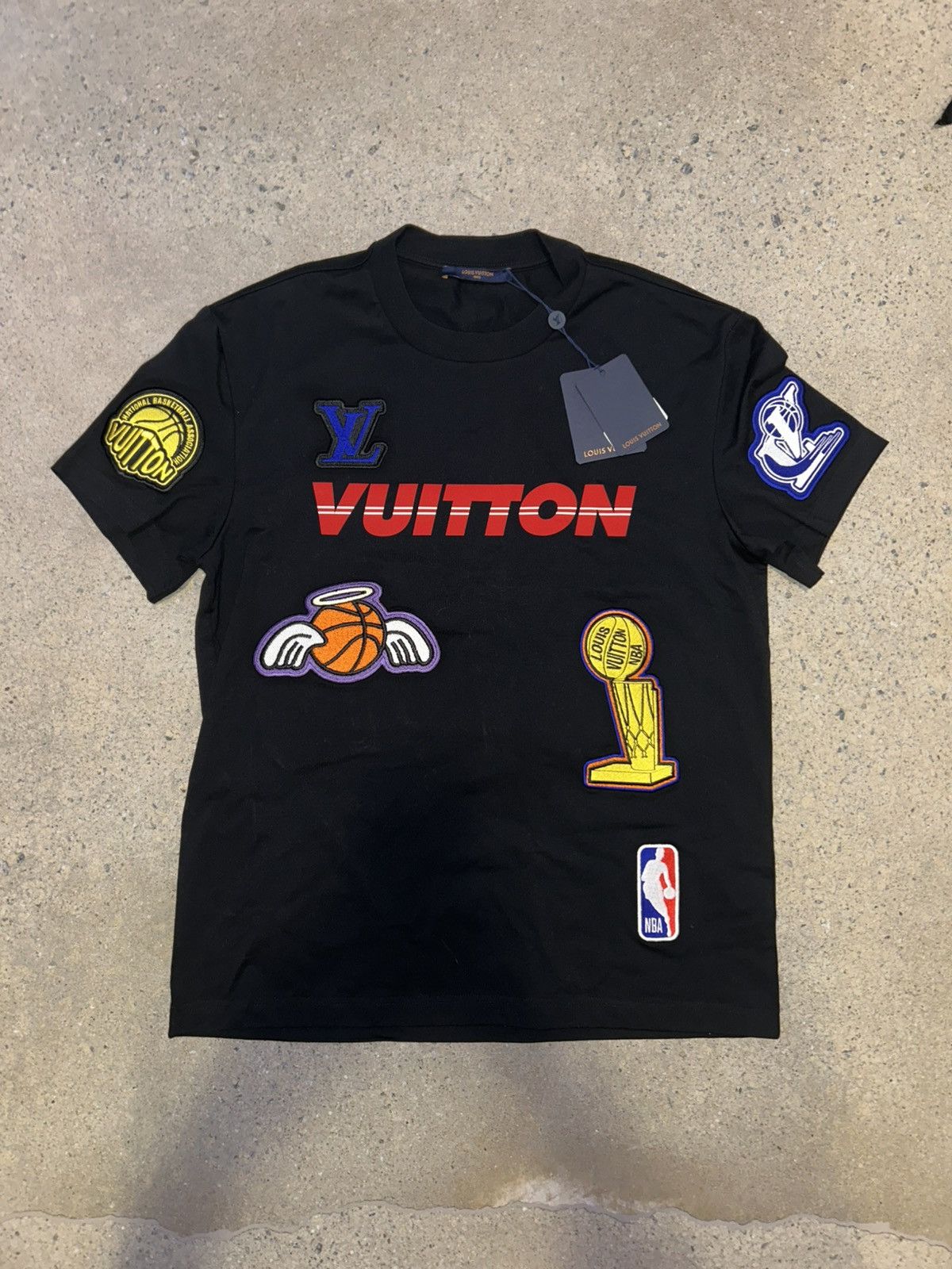 Louis Vuitton LV NBA print & Multi emblem Shirt Size US S / EU 44-46 / 1 - 1 Thumbnail