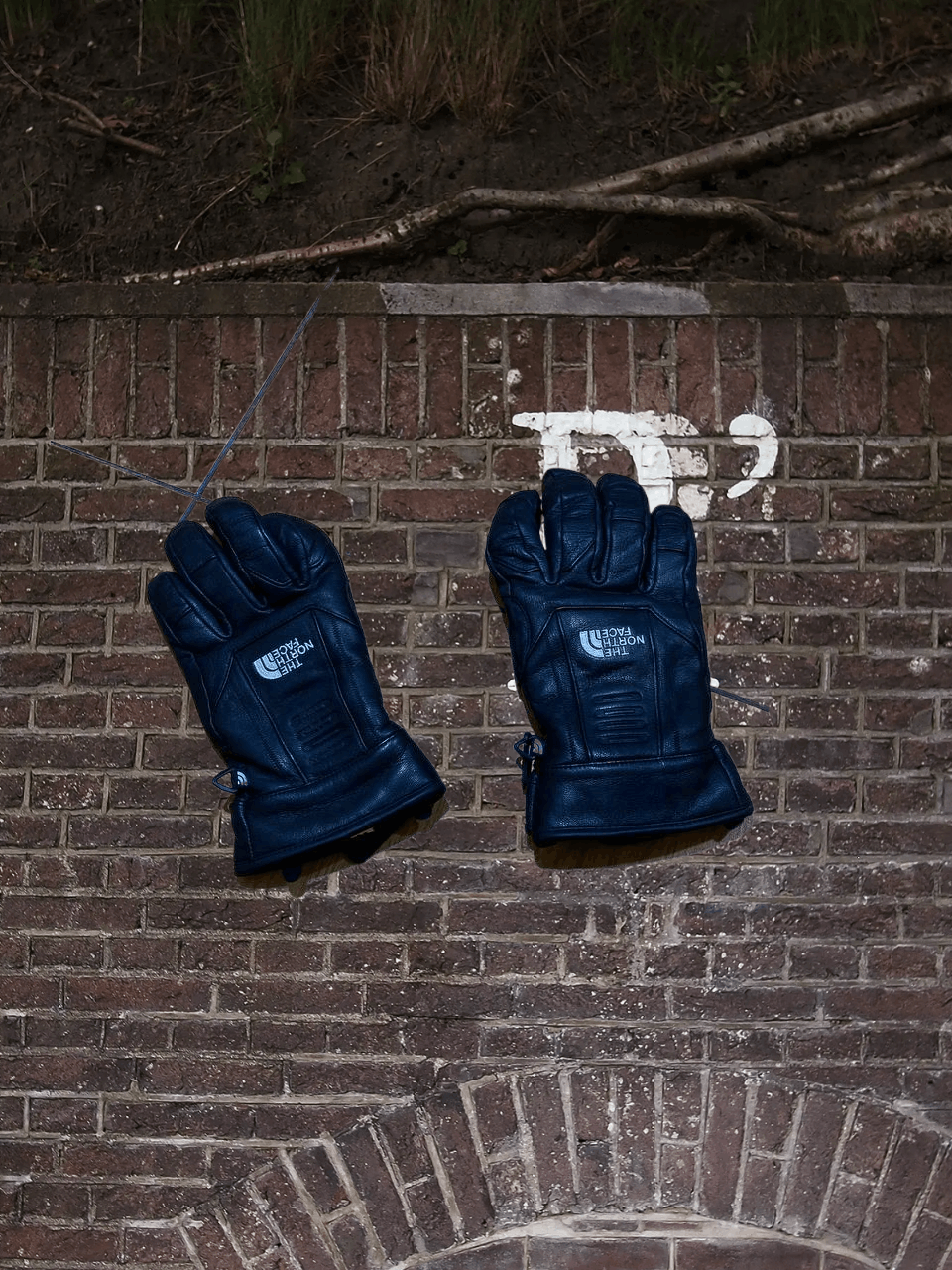 The North Face The North Face Leather Gloves Black Vgc Size ONE SIZE - 1 Thumbnail