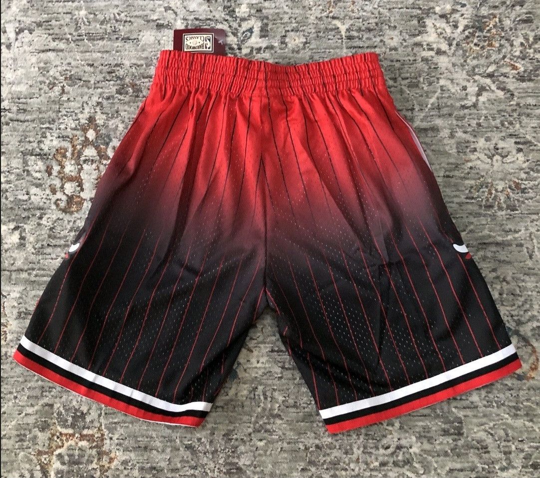 Mitchell & Ness Michael & Ness 1995 Swingman Fadeaway Shorts New Size Large Size US 37 - 5 Thumbnail