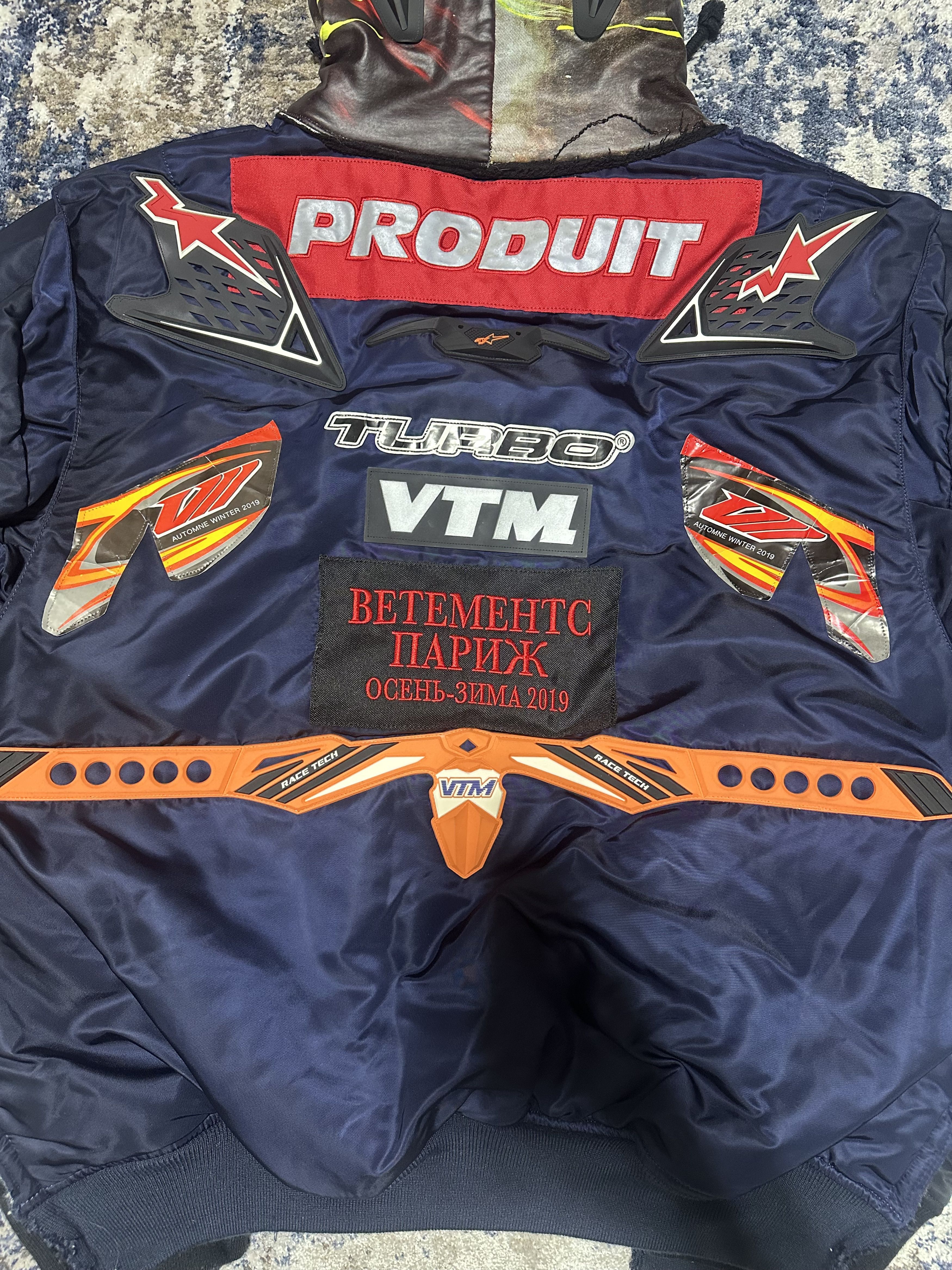 Vetements Vetements AW19 Racing Bomber Size US L / EU 52-54 / 3 - 16 Thumbnail