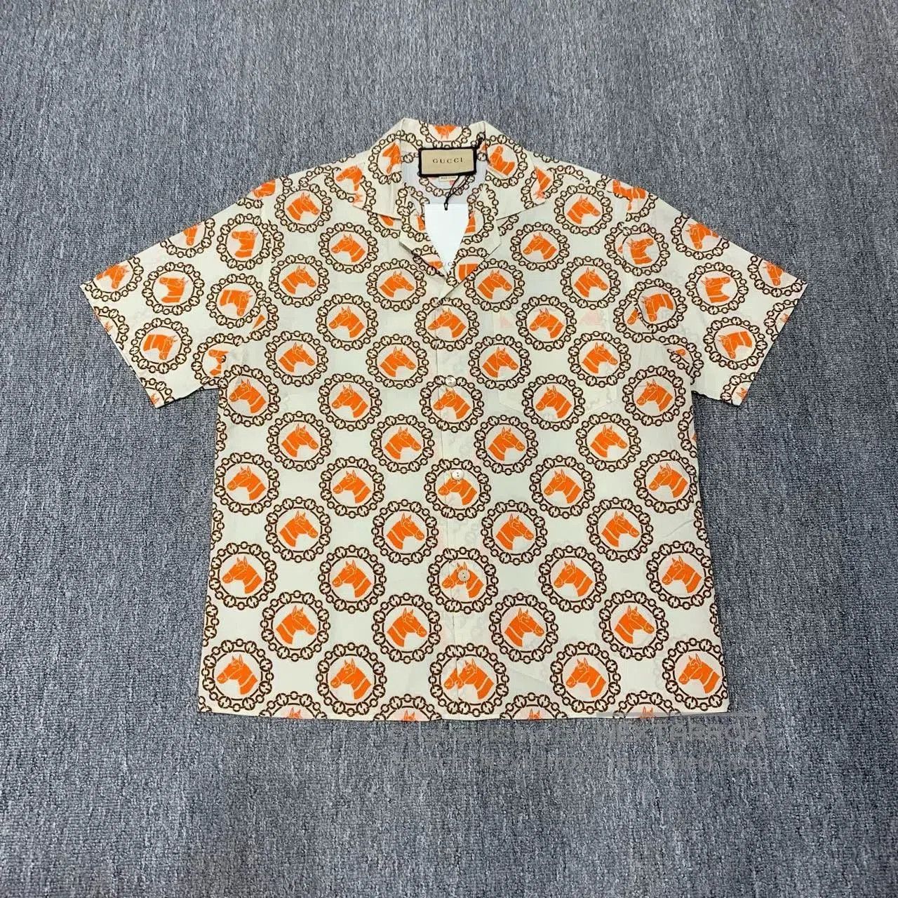 Gucci gucci short sleeve horse print shirt. Size US M / EU 48-50 / 2 - 6 Thumbnail