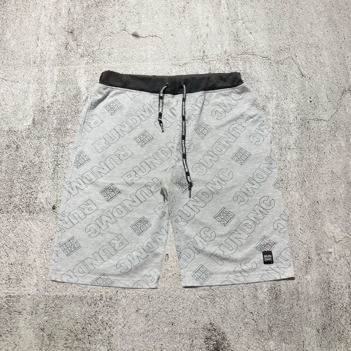 RUN DMC 2000s Run Dmc Fullprint Logo Shortpants Grey Y2k Streetwear Size US 31 - 1 Thumbnail