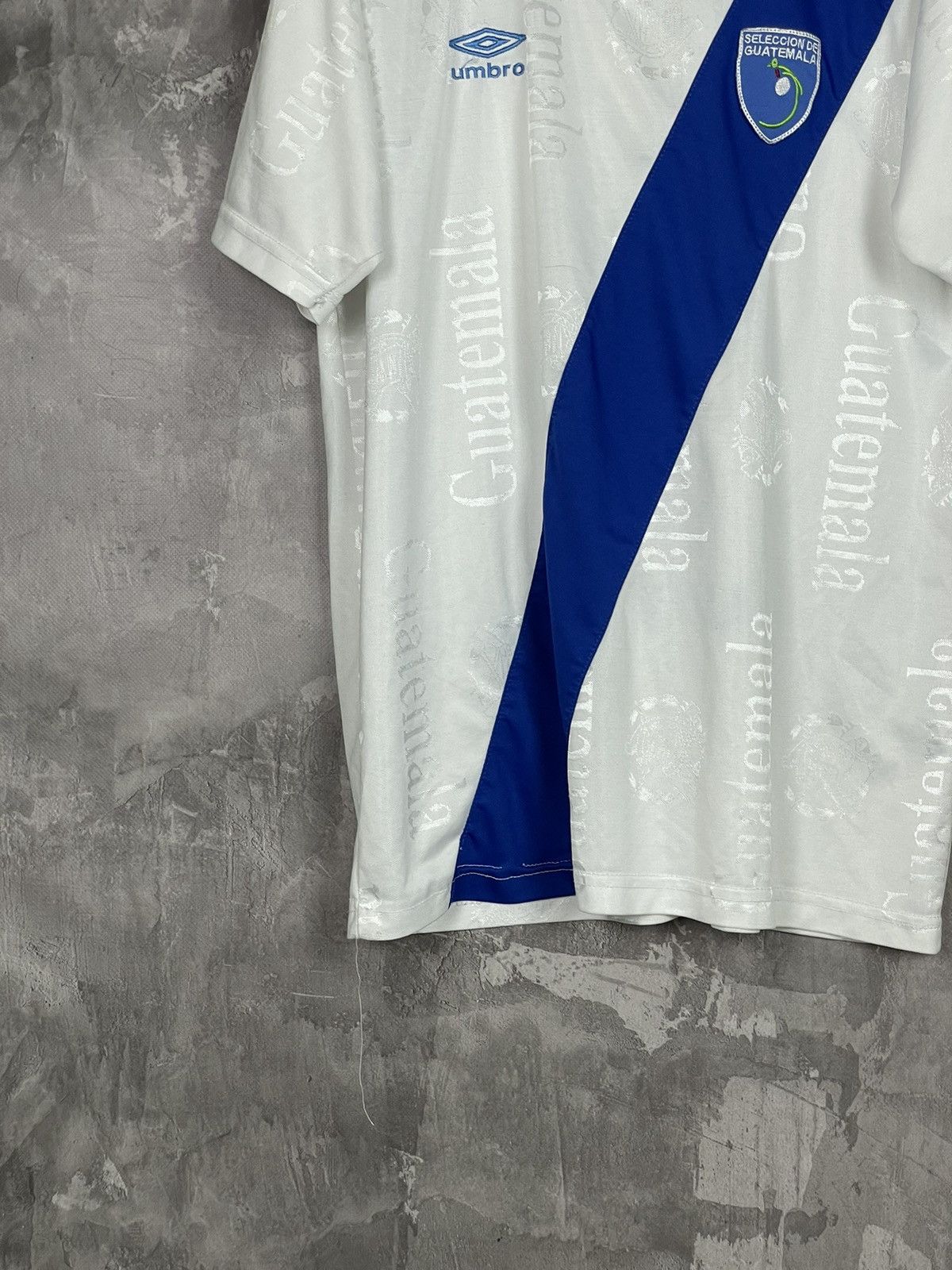 Umbro × Vintage Vintage 90s Soccer Umbro Guatemala Jersey Size L Size US L / EU 52-54 / 3 - 5 Thumbnail