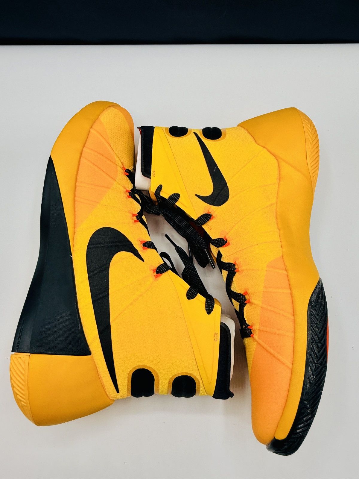 Nike Nike Hyperdunk 2015 Bruce Lee Laser Orange 749561 806 Sz 11 Size US 11 / EU 44 - 11 Thumbnail