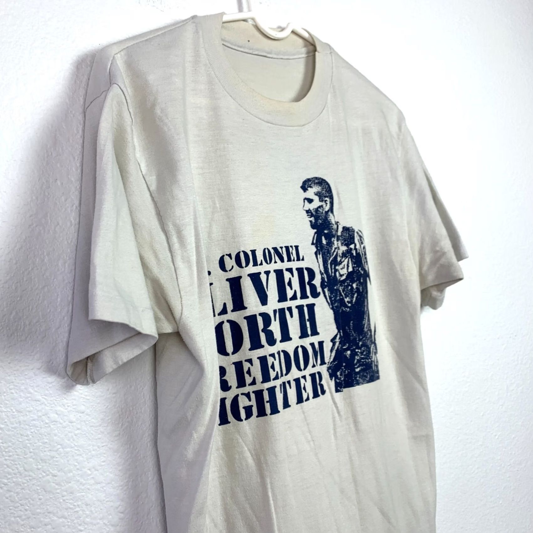 Olive VINTAGE Oliver North Freedom Fighter Graphic Tee Large Nike Shirt Mens Gray Graphic Size US L / EU 52-54 / 3 - 2 Thumbnail
