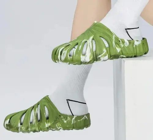 VIBE Camo Yam Slippers Size US 7 / EU 40 - 2 Thumbnail