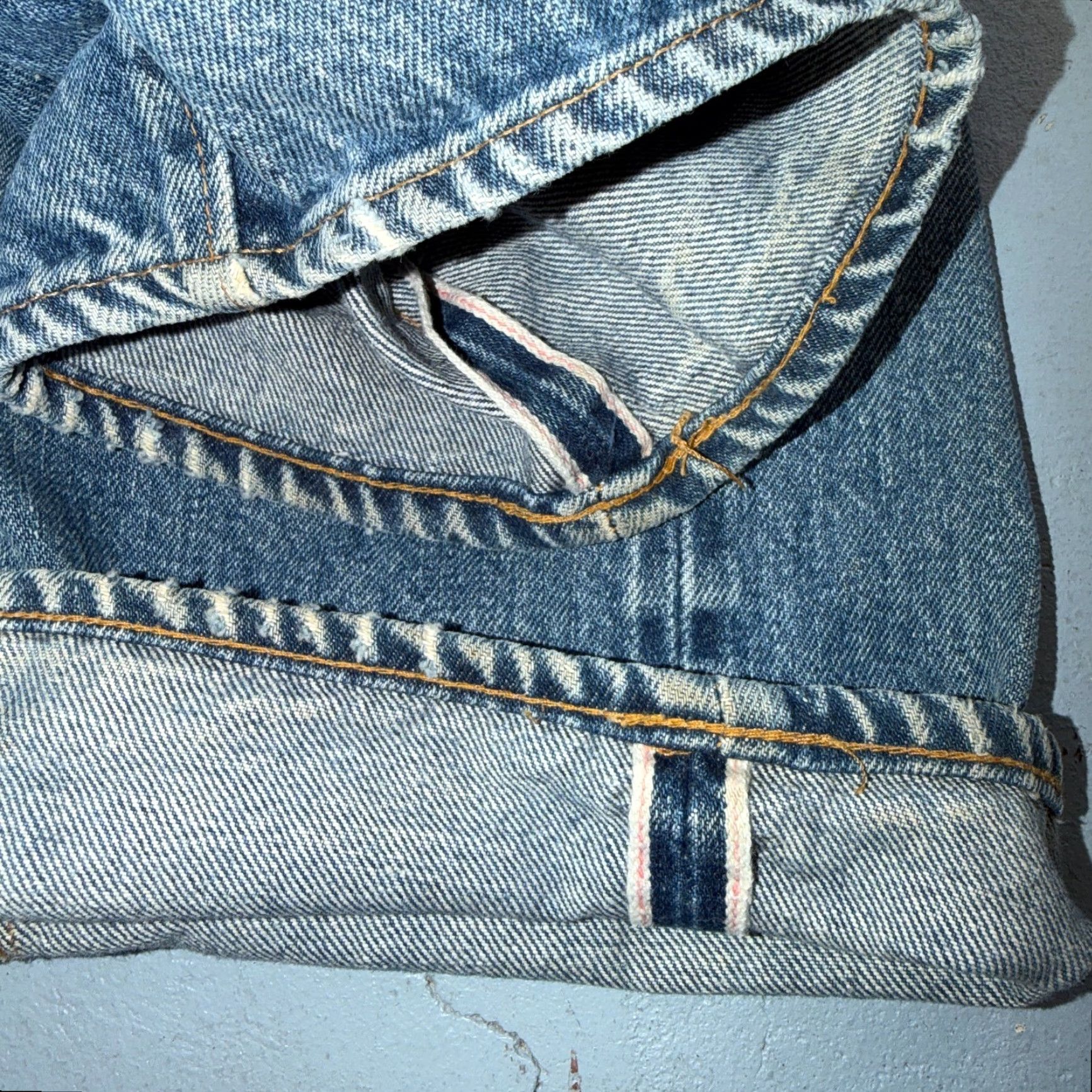 Levi's VINTAGE Levi's 501 Jeans Light Wash 35x34 80s USA Selvedge 5-Pocket Denim Straight Mens Blue Cotton Belted Distressed N/A Size US 35 - 4 Thumbnail
