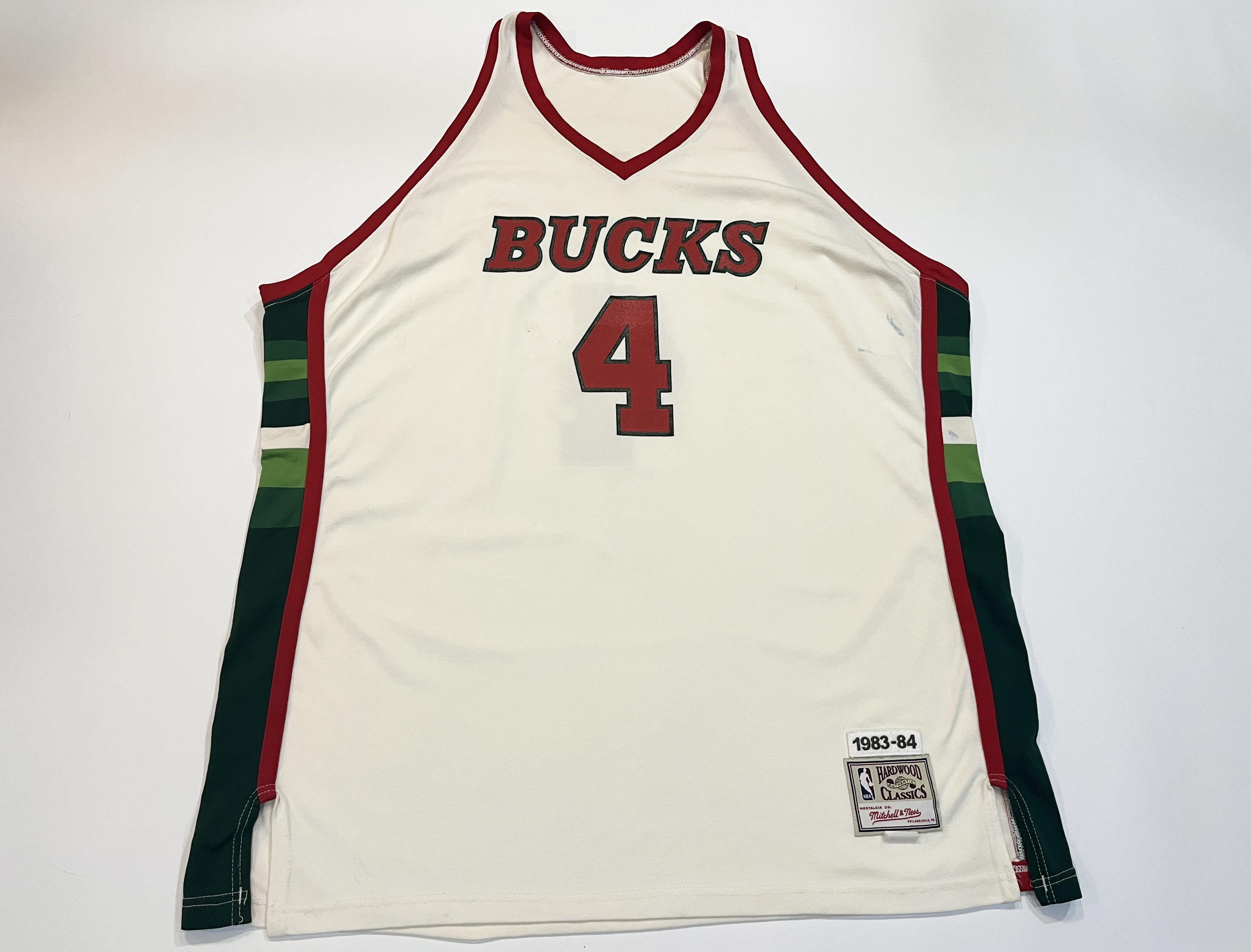 Mitchell & Ness Mitchell & Ness NBA Milwaukee Bucks MONCRIEF #4 Jersey Size US XL / EU 56 / 4 - 1 Thumbnail