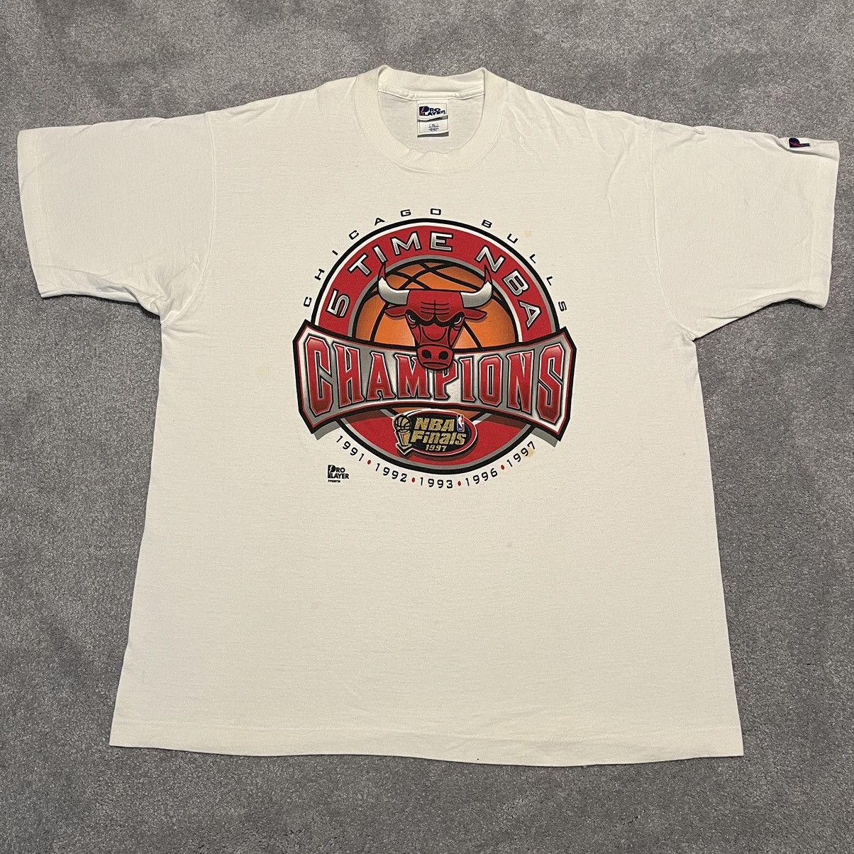 NBA Vintage 1990s Chicago Bulls 5 Time Champions Pro Player Tee Size US XL / EU 56 / 4 - 2 Thumbnail