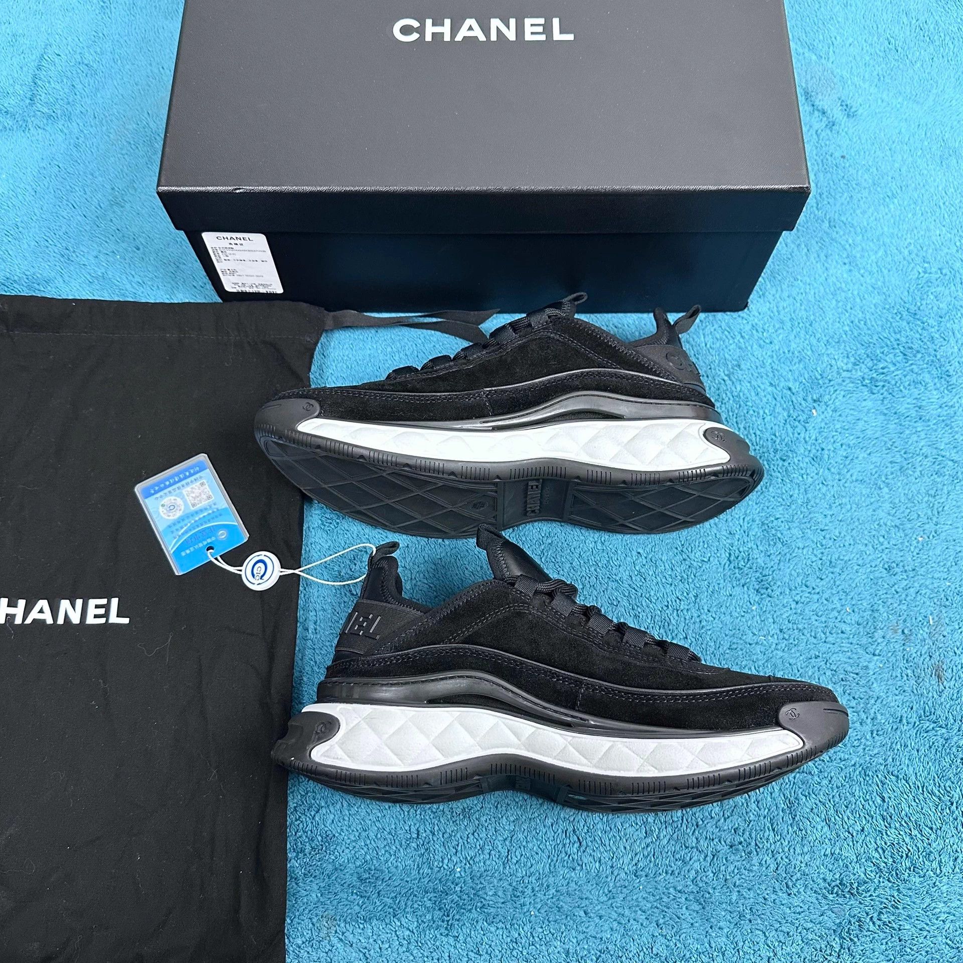 Chanel Chanel Gold Logo Leather Low-Top Sneakers Black 37.5 Size US 6.5 / IT 36.5 - 3 Thumbnail