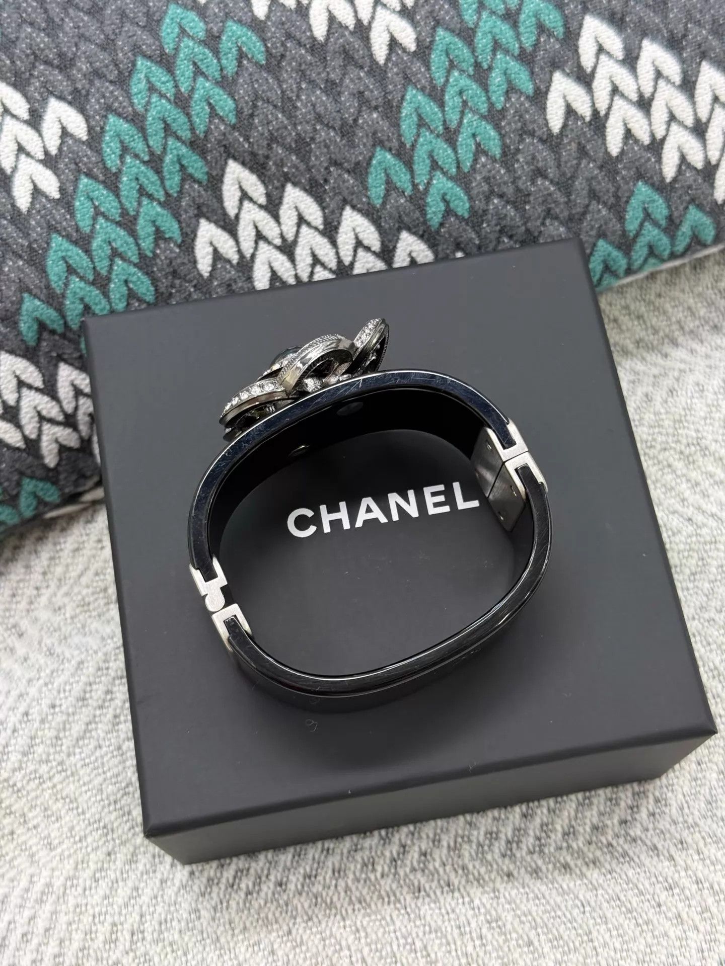 Chanel Chanel Black 3D Camellia Acrylic Bracelet New Size ONE SIZE - 5 Thumbnail
