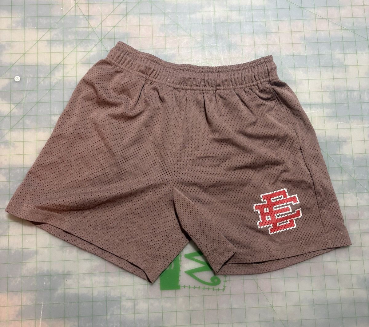Eric Emanuel Eric Emanual Mauve Mesh Athletic Shorts W/ Red Logo Size US 32 / EU 48 - 1 Thumbnail