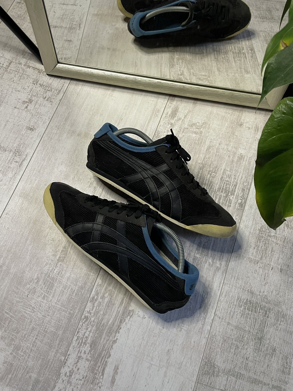 Asics Vintage Asics Onitsuka Tiger Mexico 66 Black Welvet Sneakers Size US 8 / EU 41 - 1 Thumbnail