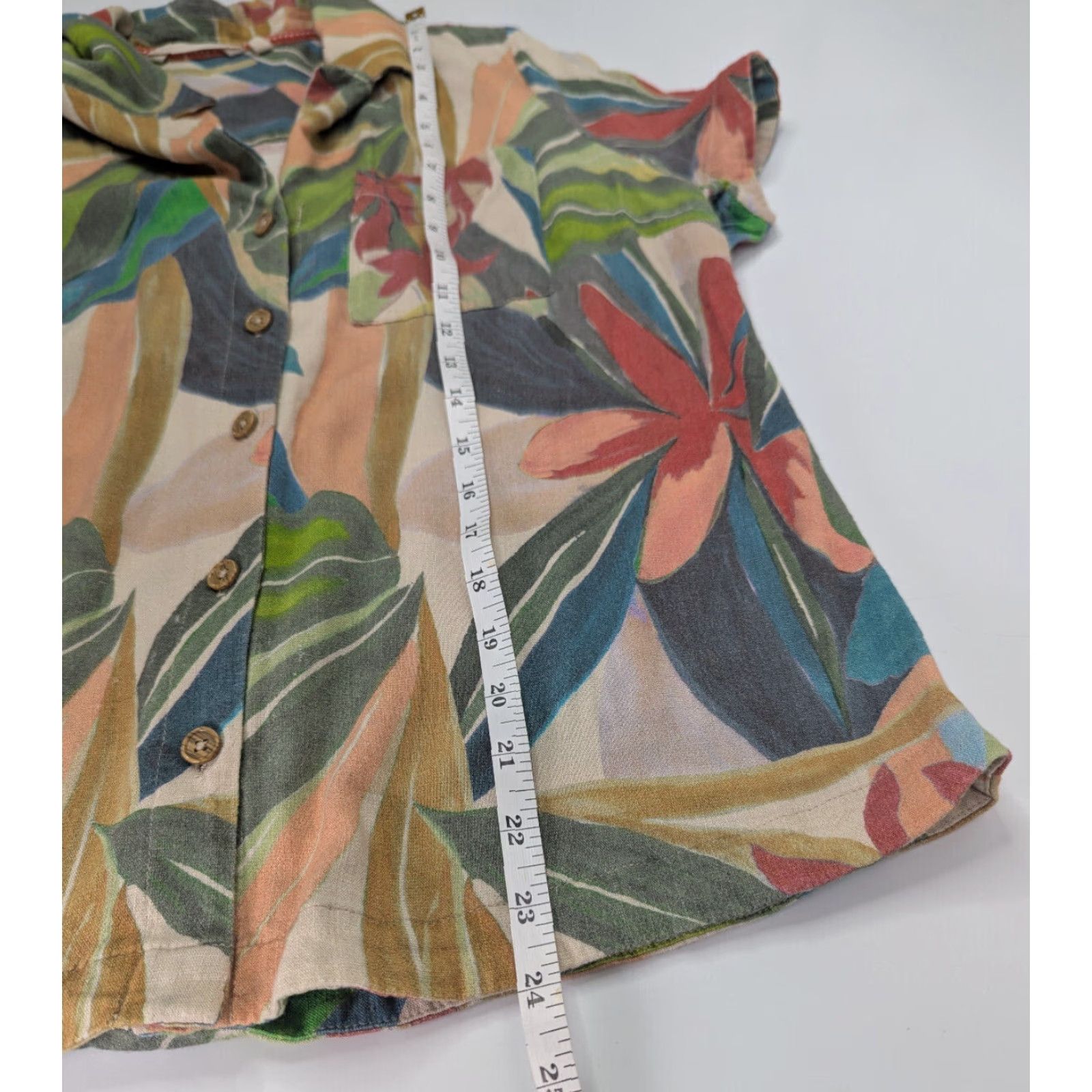 Soft Surroundings Soft Surroundings Hawaiian Button-Up Shirt Women PM Floral Short Sleeve Multicolor Tropical V-Neck Button-Front Petite Shirts Womens Size M / US 6-8 / IT 42-44 - 3 Thumbnail