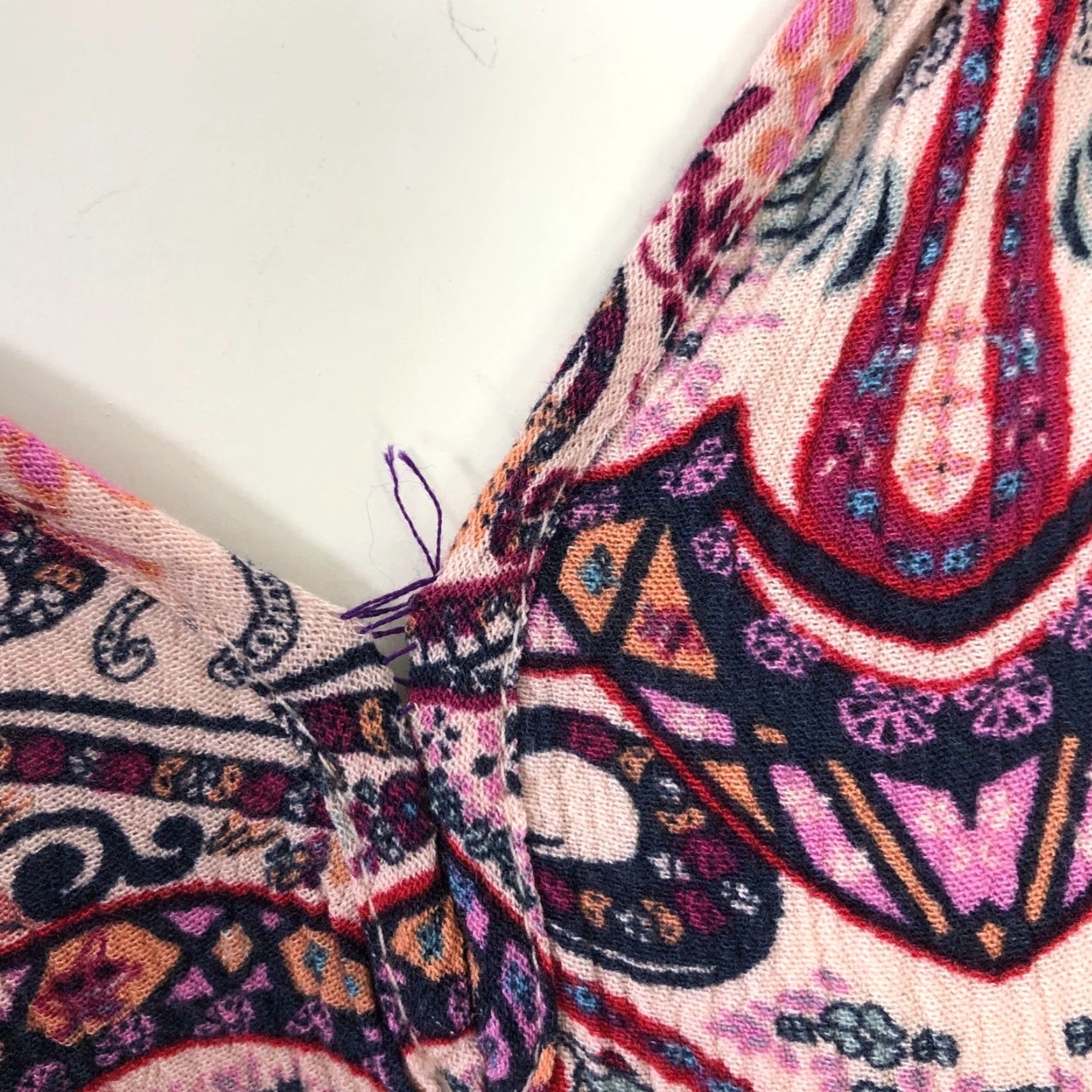 Vintage VINTAGE Knox Rose Blouse Tunic Top Sleeveless V-Neck Pink Geometric Pattern XL Women Mens None Size XL / US 12-14 / IT 48-50 - 2 Thumbnail