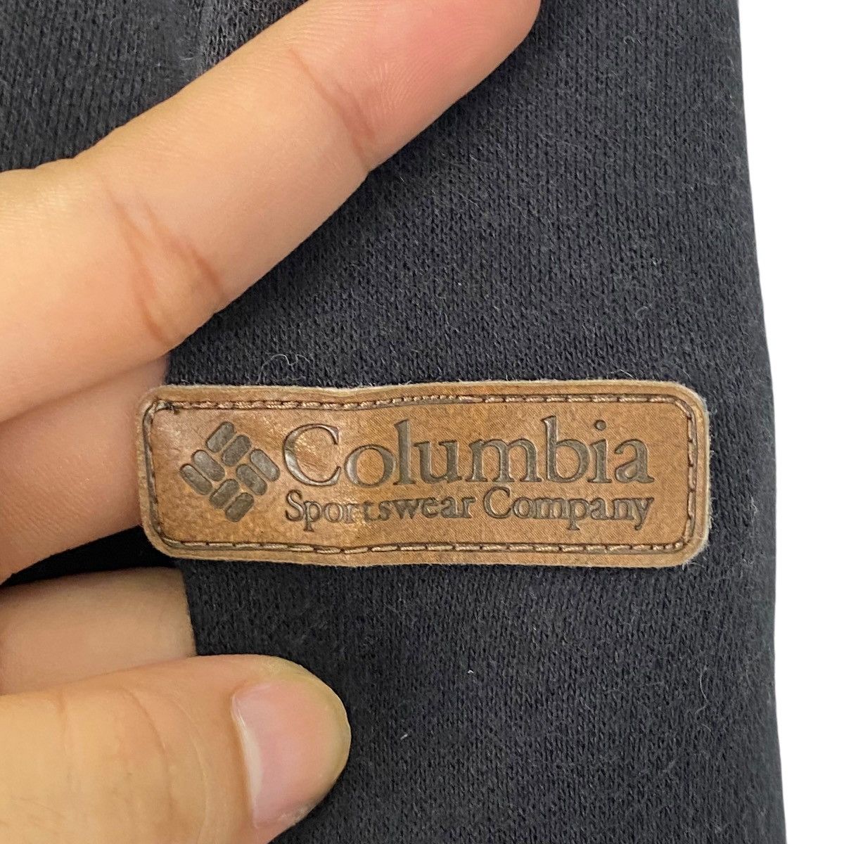 Vintage Vintage Columbia Hoodie Sweater Black Big Logo Size L Size US L / EU 52-54 / 3 - 5 Thumbnail