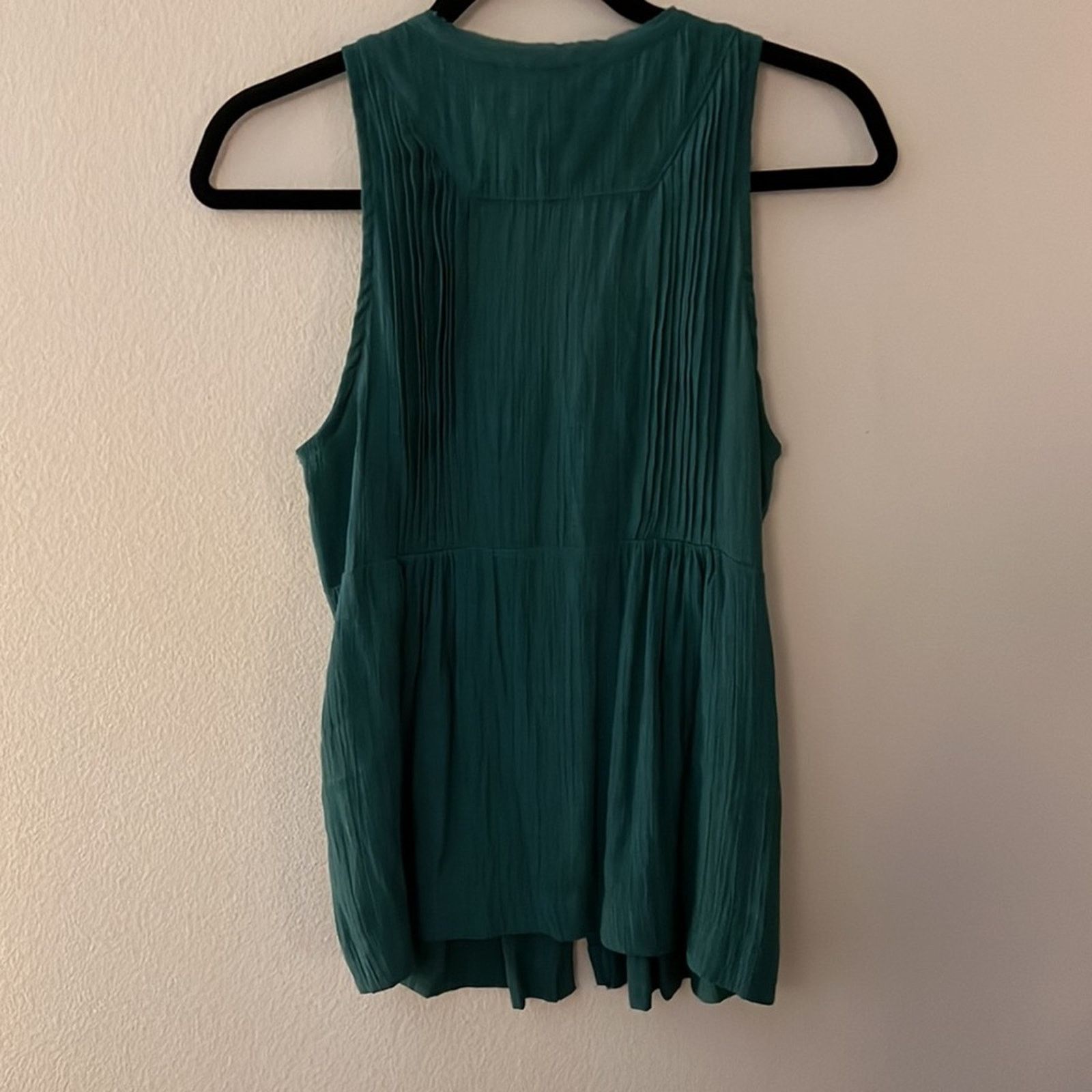 Anthropologie Anthropologie Maeve Saona Green Pintuck TankBlouse Size S Size S / US 4 / IT 40 - 6 Thumbnail