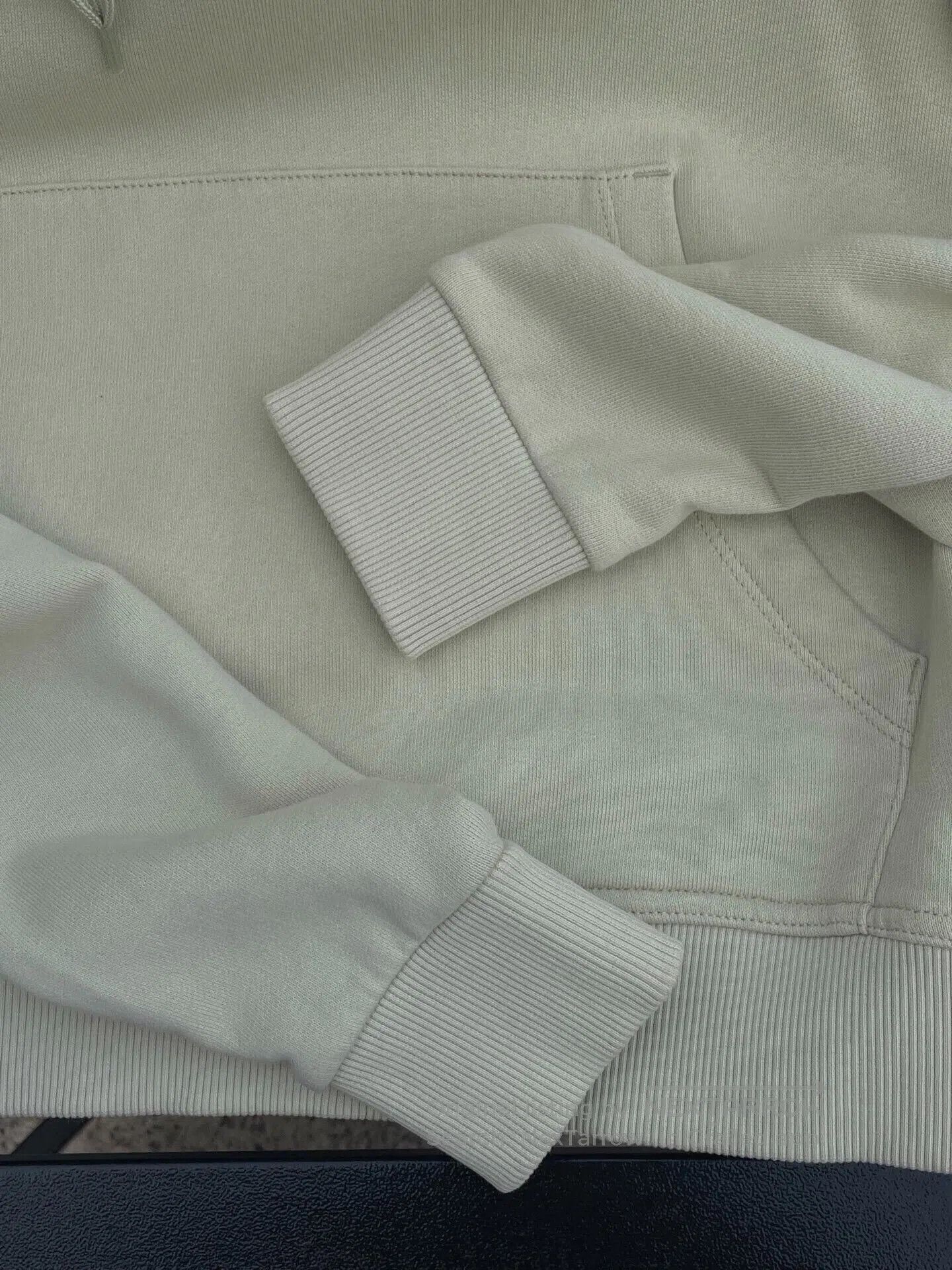 Burberry Burberry Sweatshirt in Beige for Sale. Size US XS / EU 42 / 0 - 4 Thumbnail