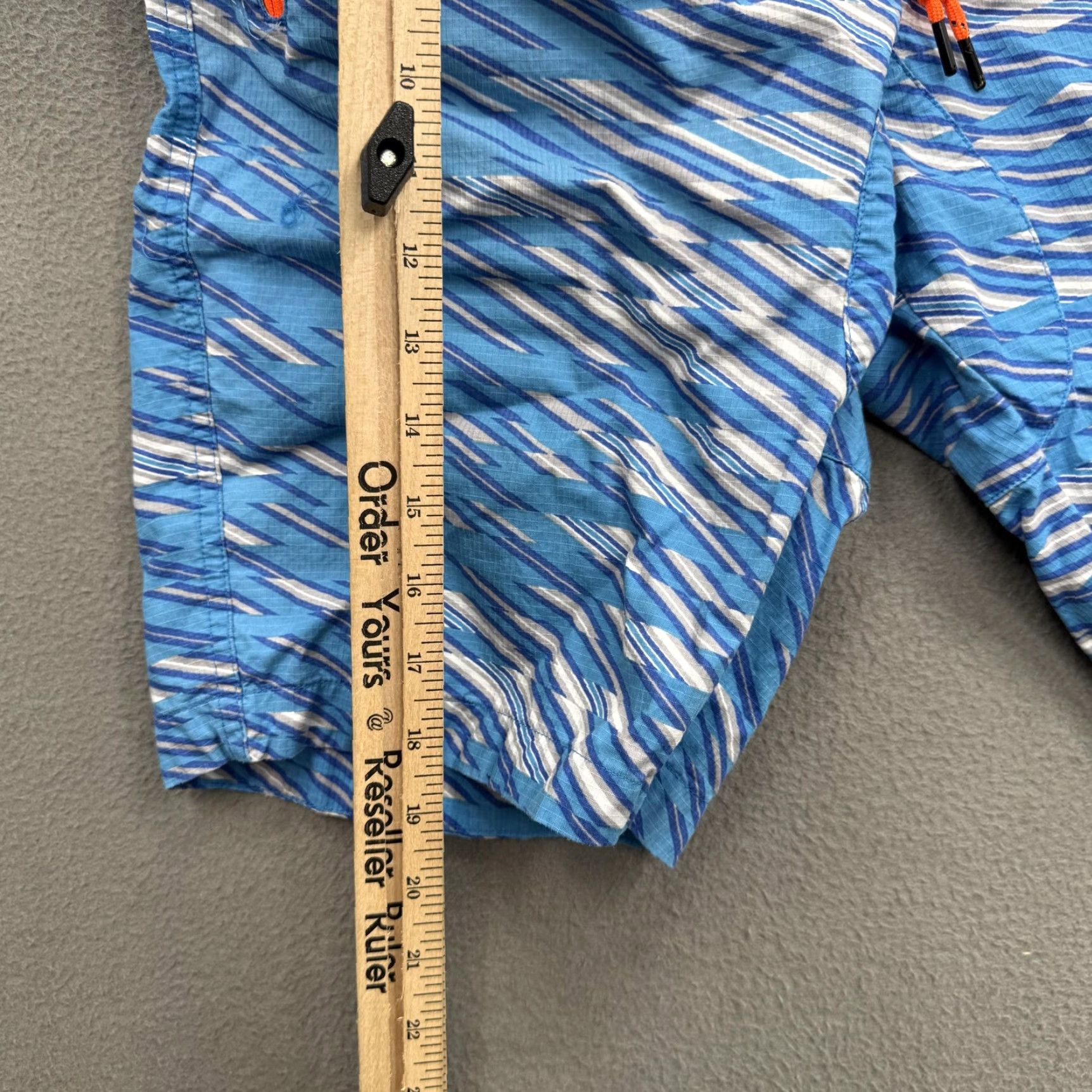 Nike Nike Shorts Mens M Blue Wave Print Elastic Waist Pockets Drawstring Athletic Lightweight Size US 31 - 6 Thumbnail