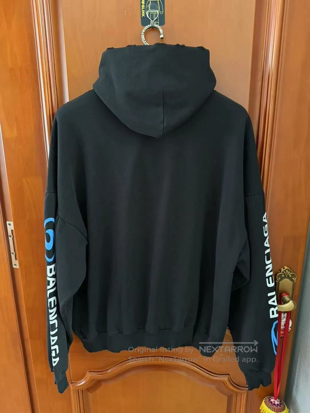 Balenciaga balenciaga unisex hooded sweatshirt in black. Size US XXS / EU 40 - 3 Thumbnail