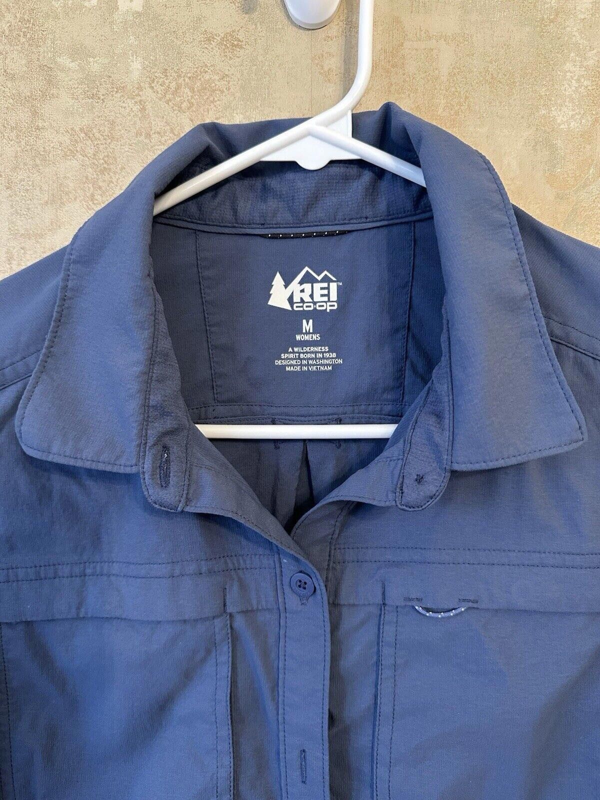Rei Rei Shirt Women's Medium Blue Button Down Outdoor Size M / US 6-8 / IT 42-44 - 2 Thumbnail
